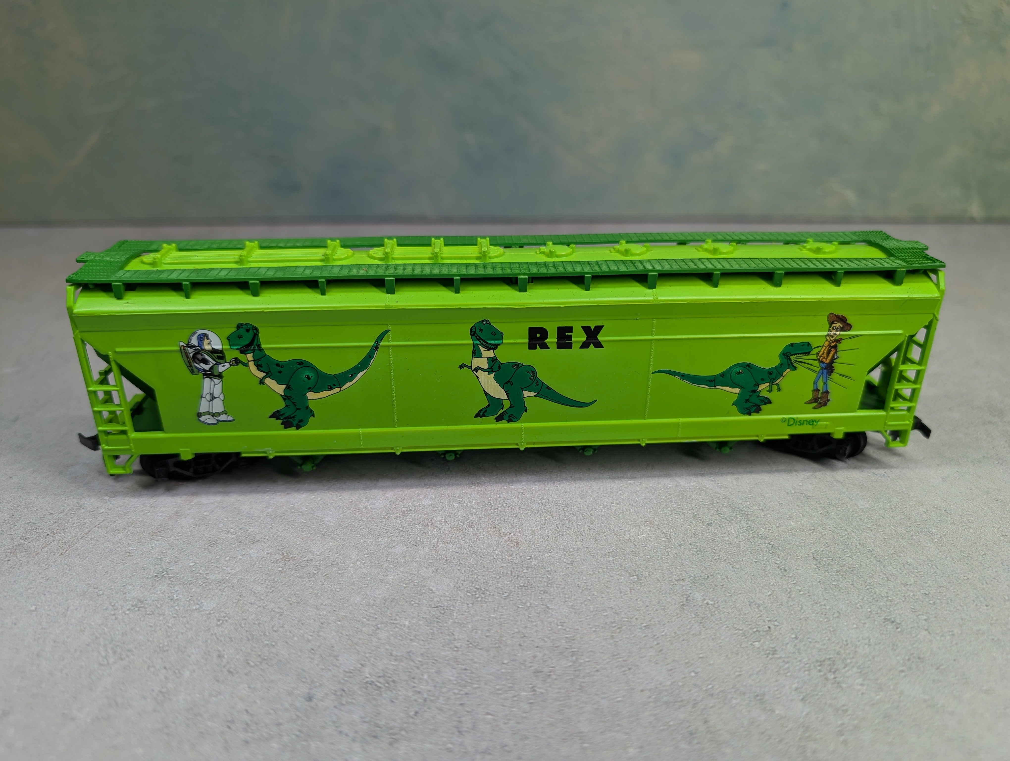 USED IHC HO Scale 1996 Disney Toy Story Express Locomotive & Cars Runs DC
