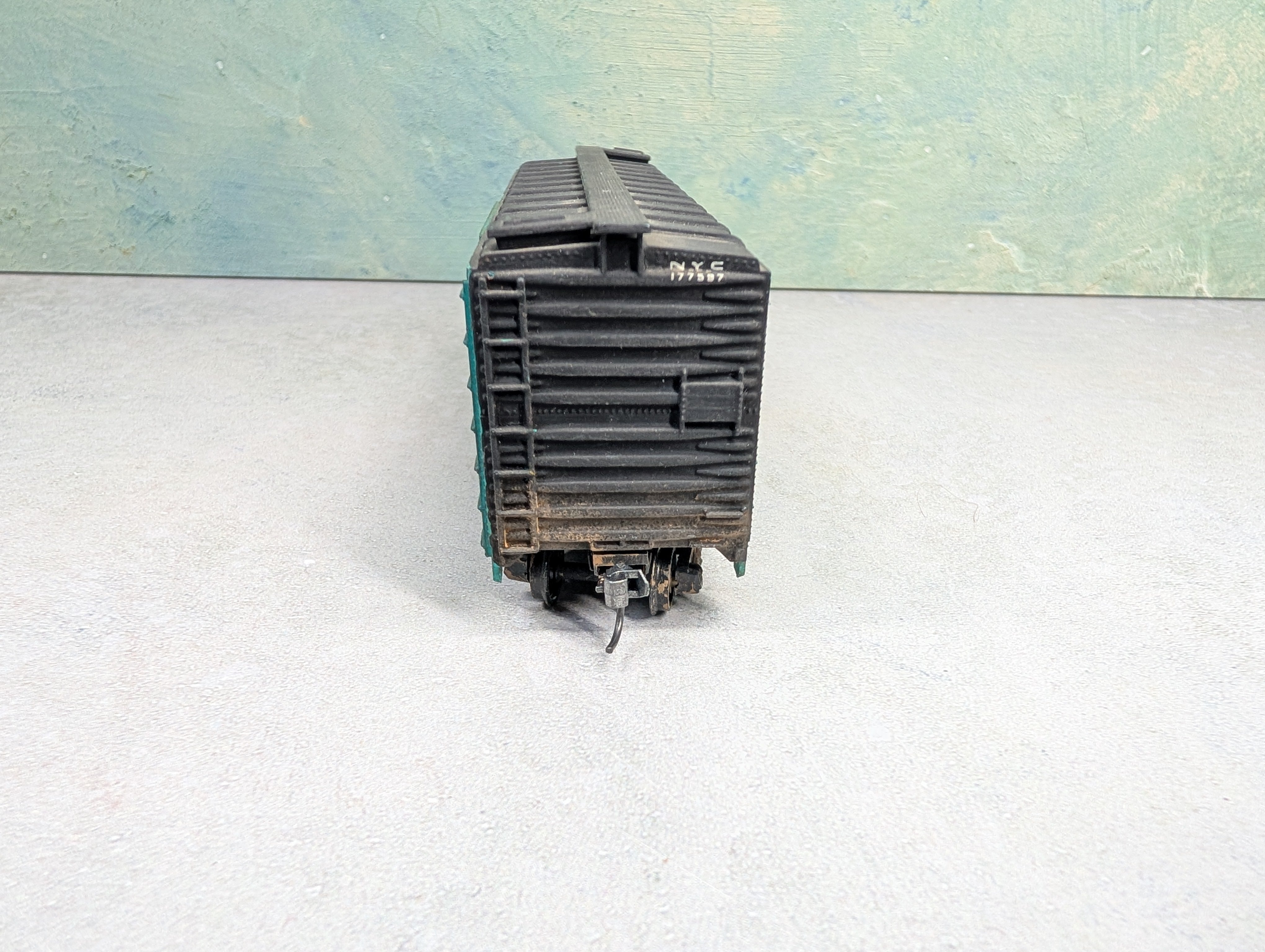 USED Athearn HO Scale 40' Box Car New York Central NYC #177597 Decals & Weathered