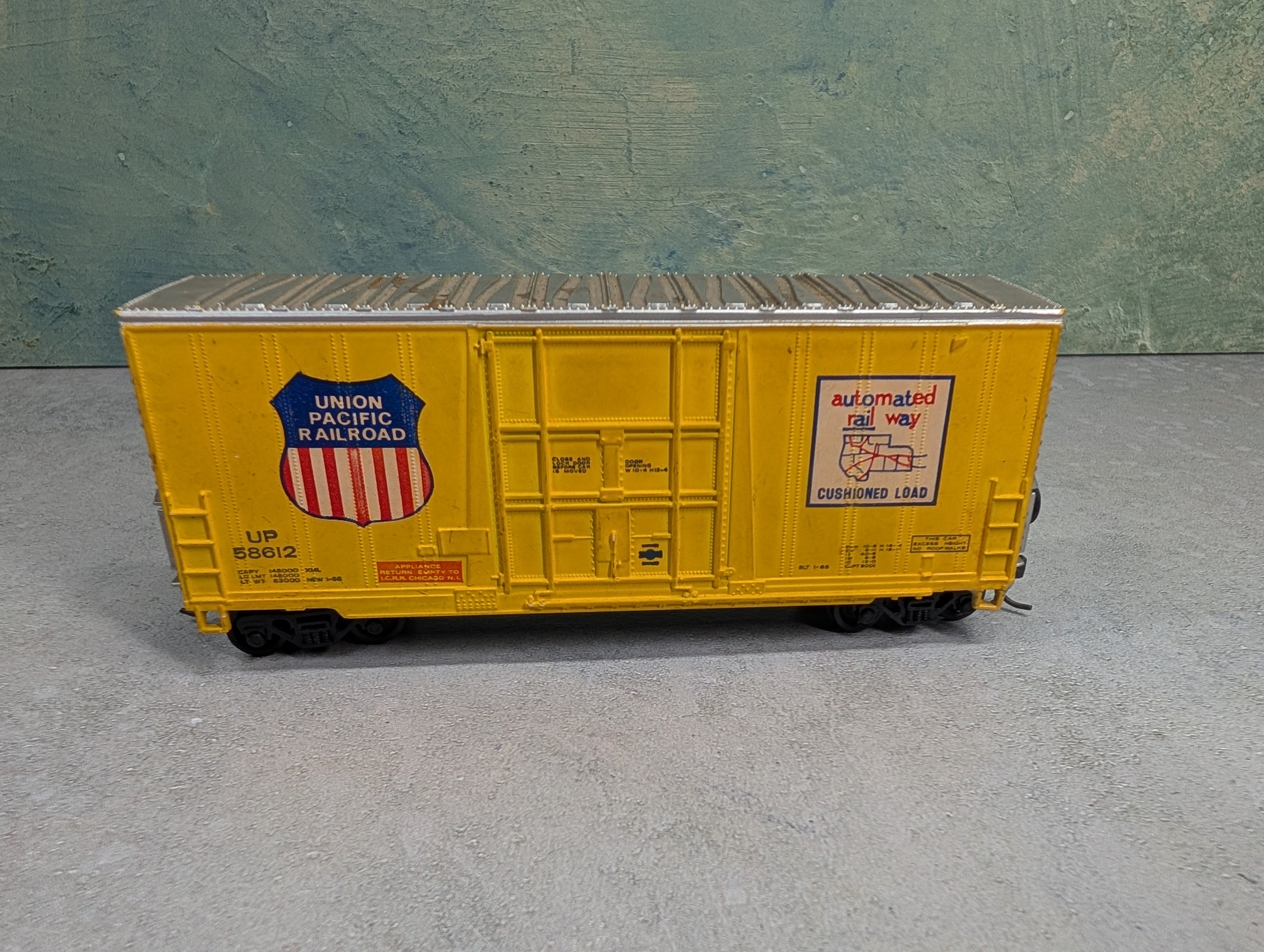 USED Athearn HO Scale 40' Hi-Cube Box Car Union Pacific UP #58612