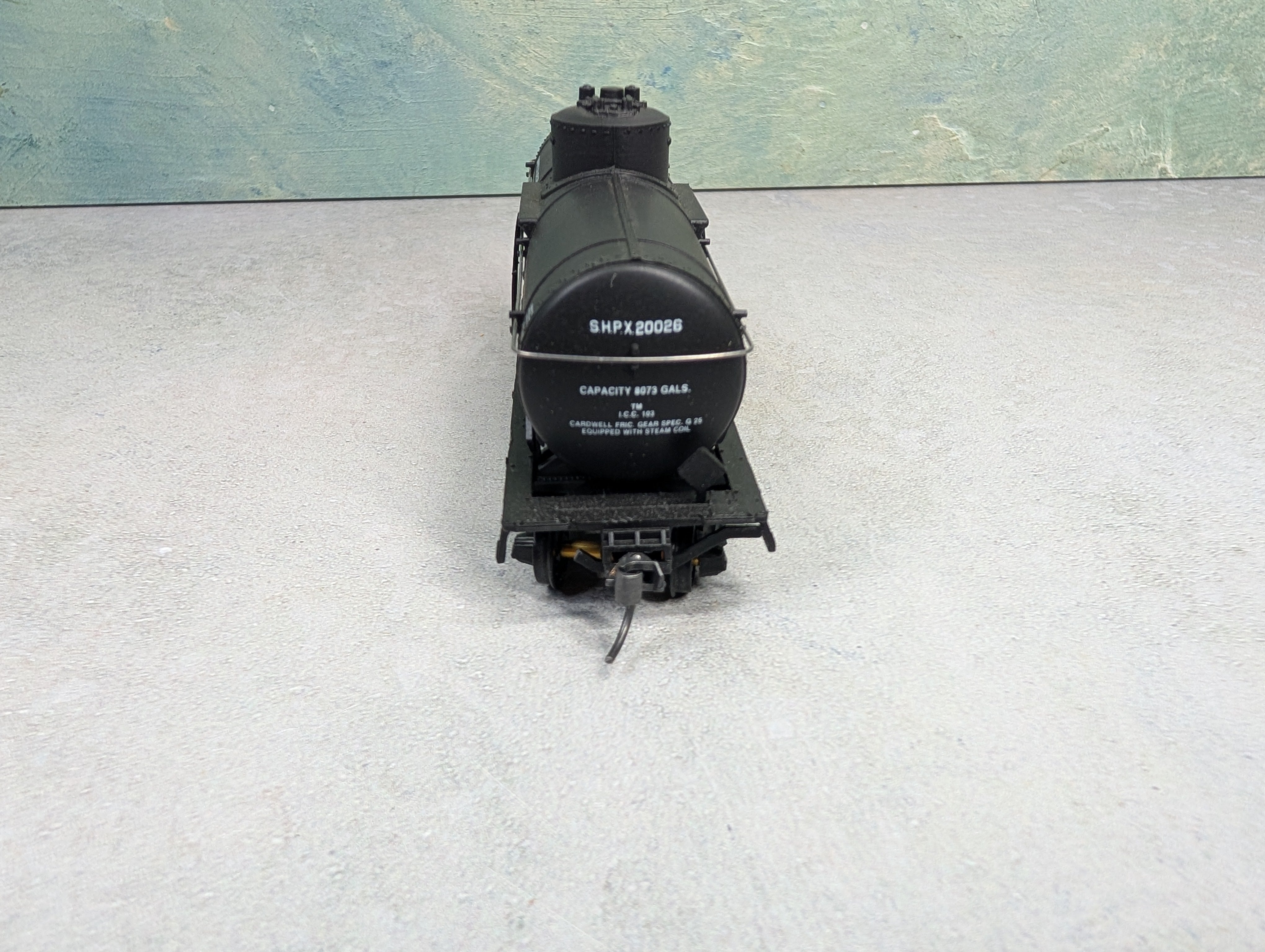 USED Walthers HO Scale 36' Single Dome Tank Car Shipper's Car Line SHPX #20026