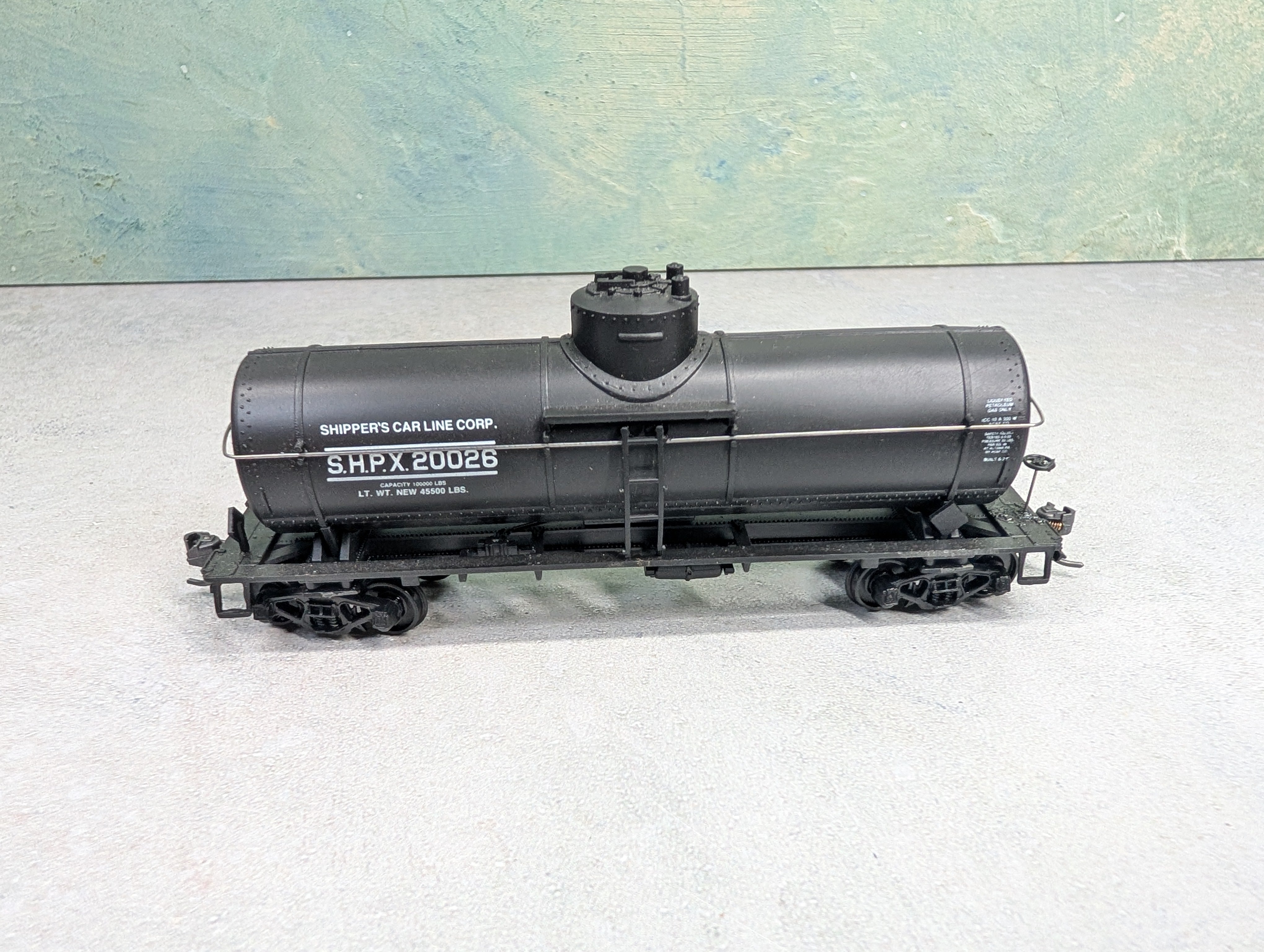 USED Walthers HO Scale 36' Single Dome Tank Car Shipper's Car Line SHPX #20026