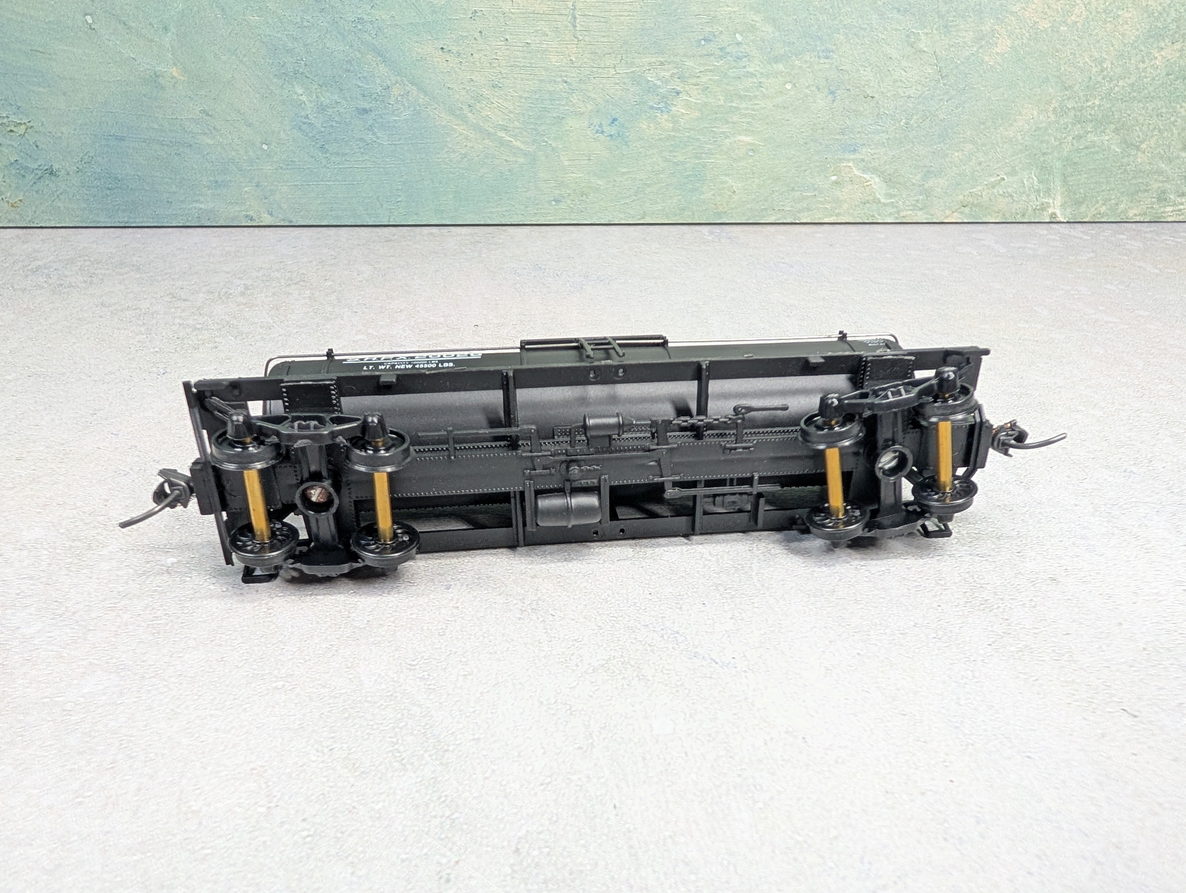 USED Walthers HO Scale 36' Single Dome Tank Car Shipper's Car Line SHPX #20026