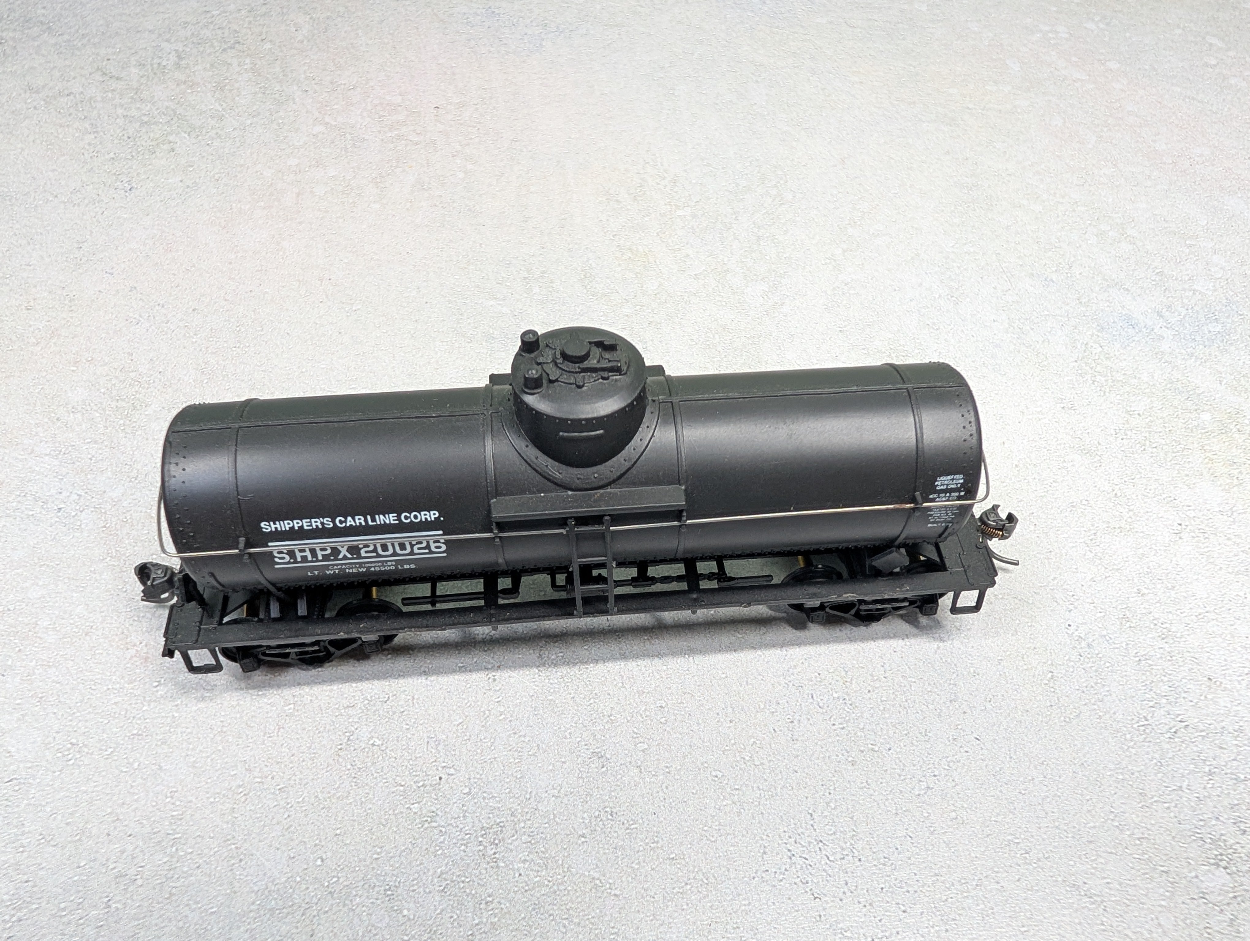 USED Walthers HO Scale 36' Single Dome Tank Car Shipper's Car Line SHPX #20026