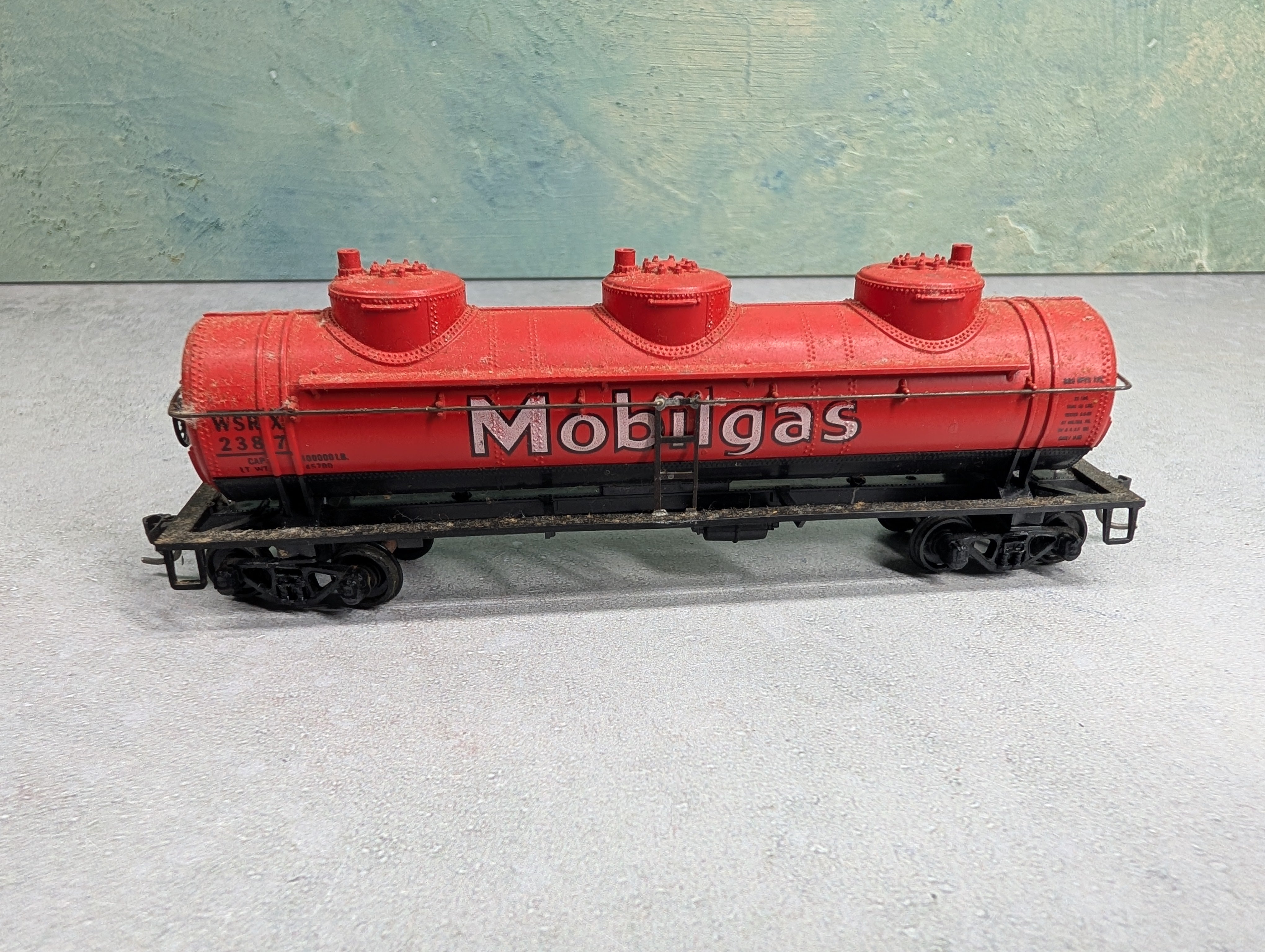 USED Athearn HO Scale Triple Dome Tank Car Mobil WSRX #2387