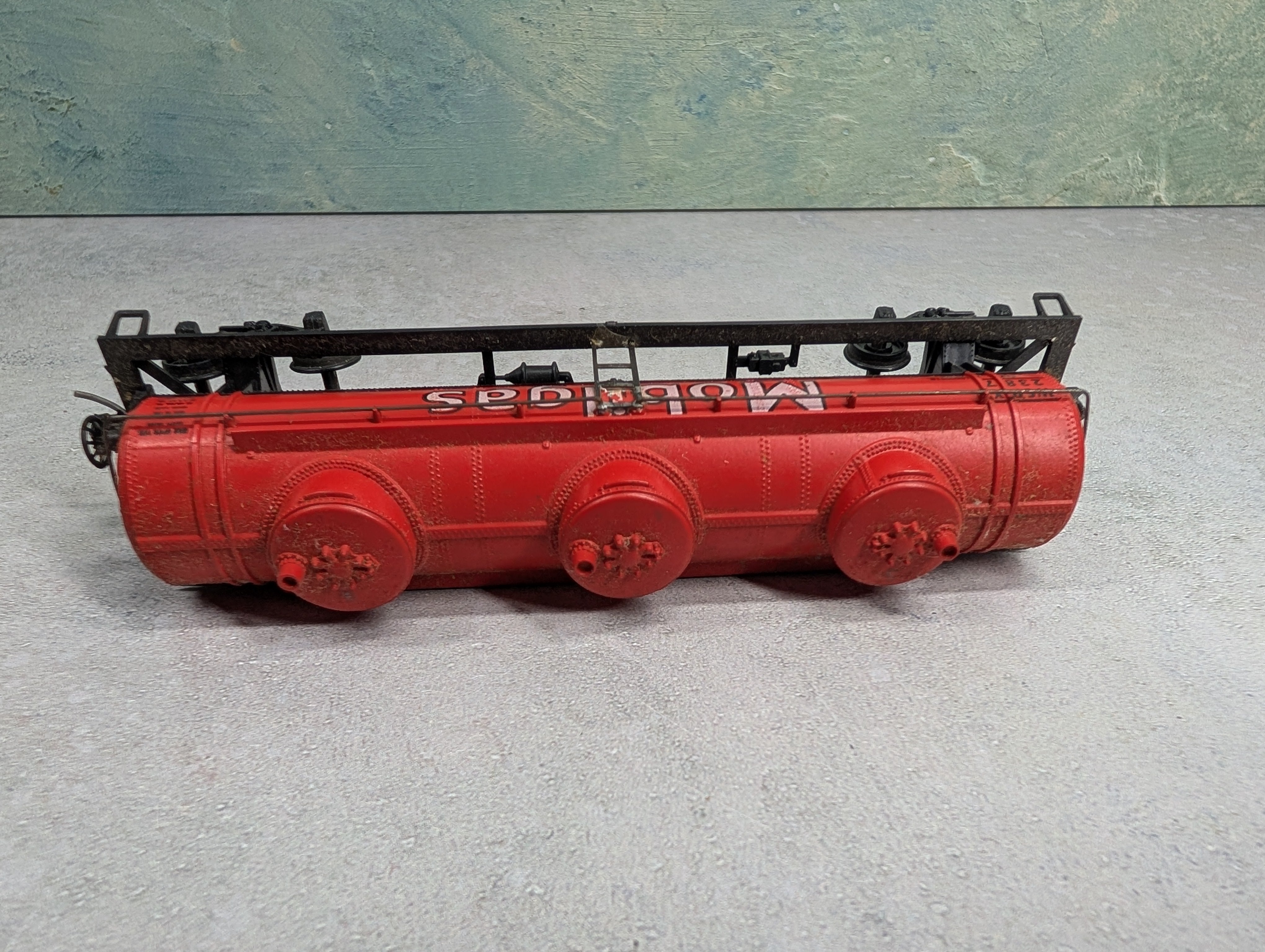 USED Athearn HO Scale Triple Dome Tank Car Mobil WSRX #2387