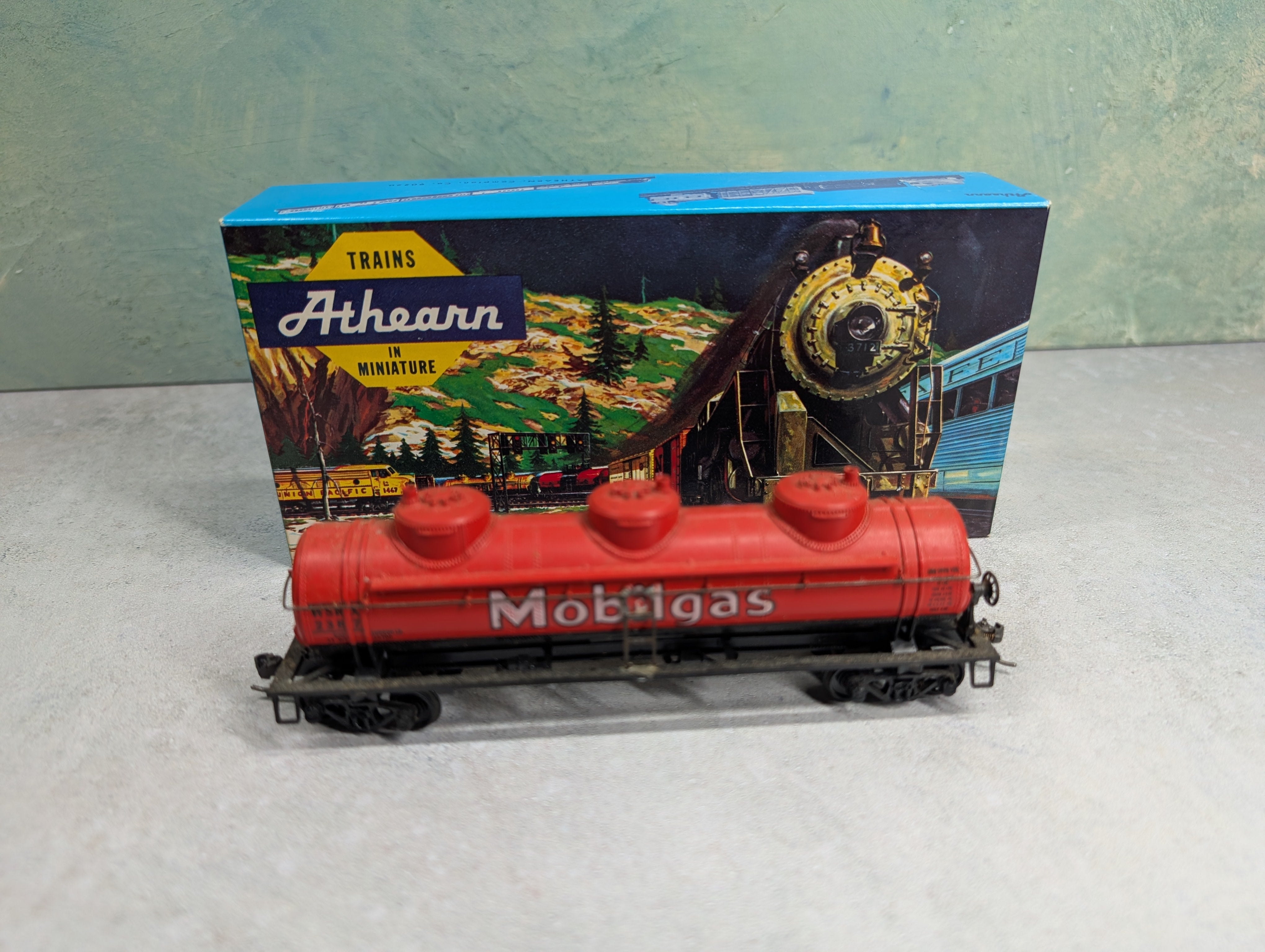 USED Athearn HO Scale Triple Dome Tank Car Mobil WSRX #2387