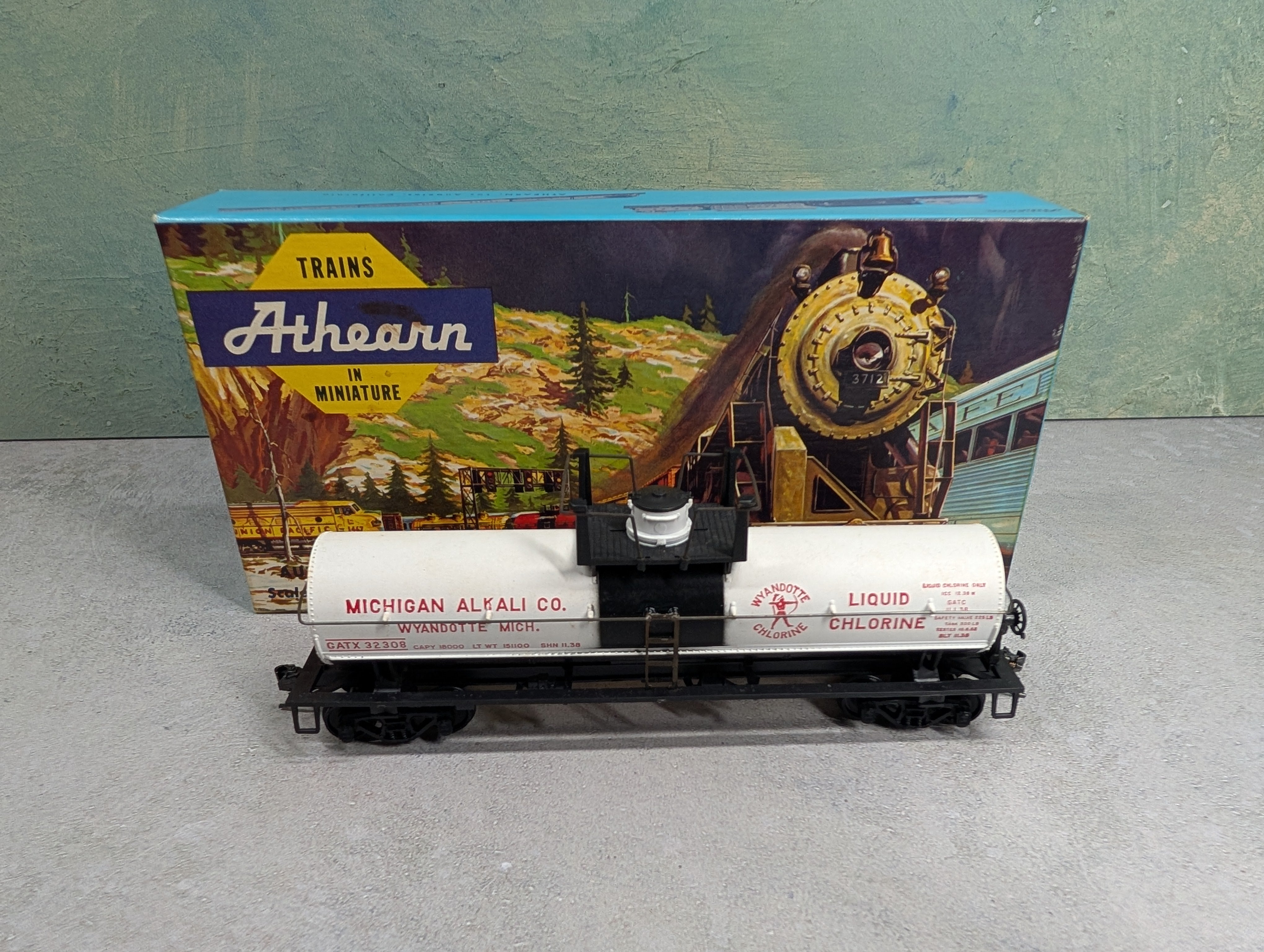 USED Athearn HO Scale Single Dome Tank Car Michigan Alkali GATX #32308