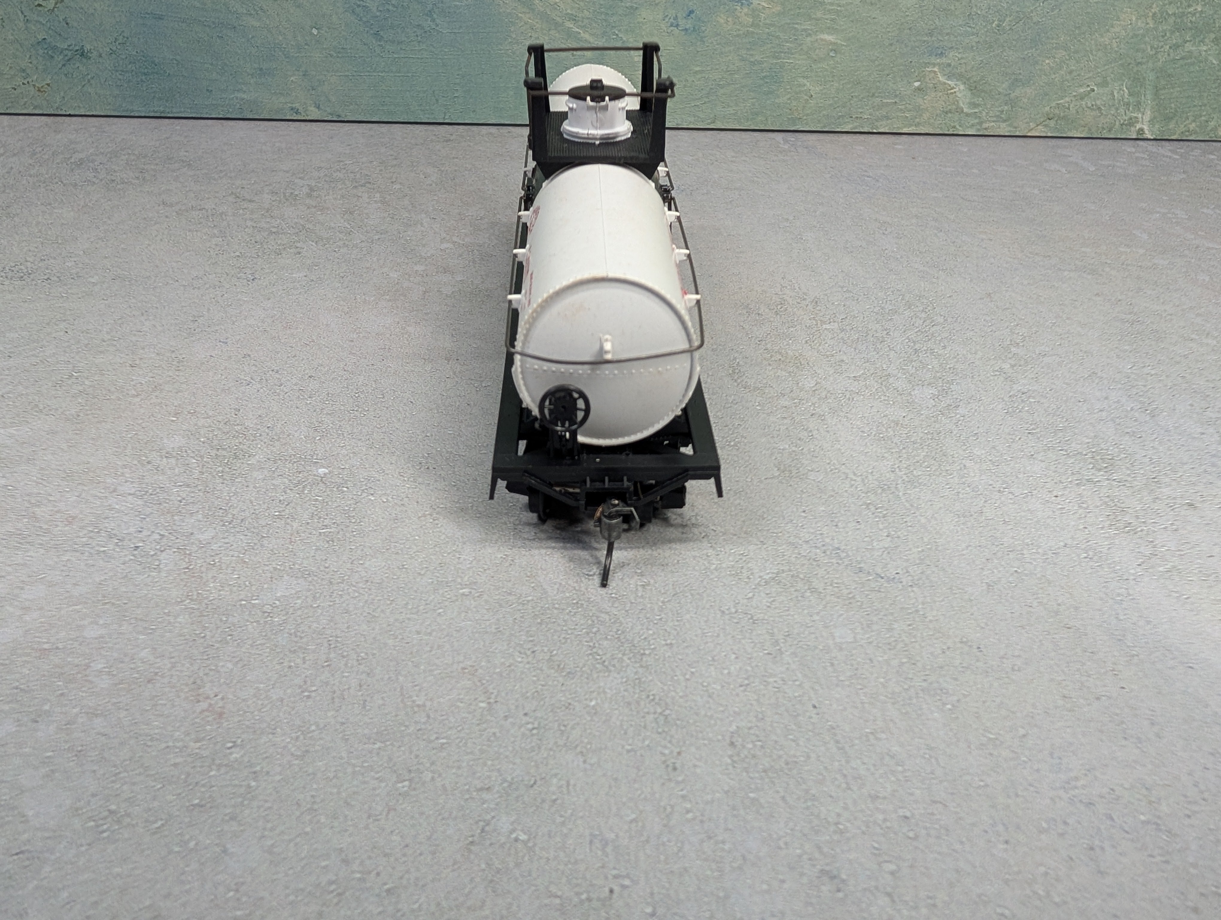 USED Athearn HO Scale Single Dome Tank Car Michigan Alkali GATX #32308