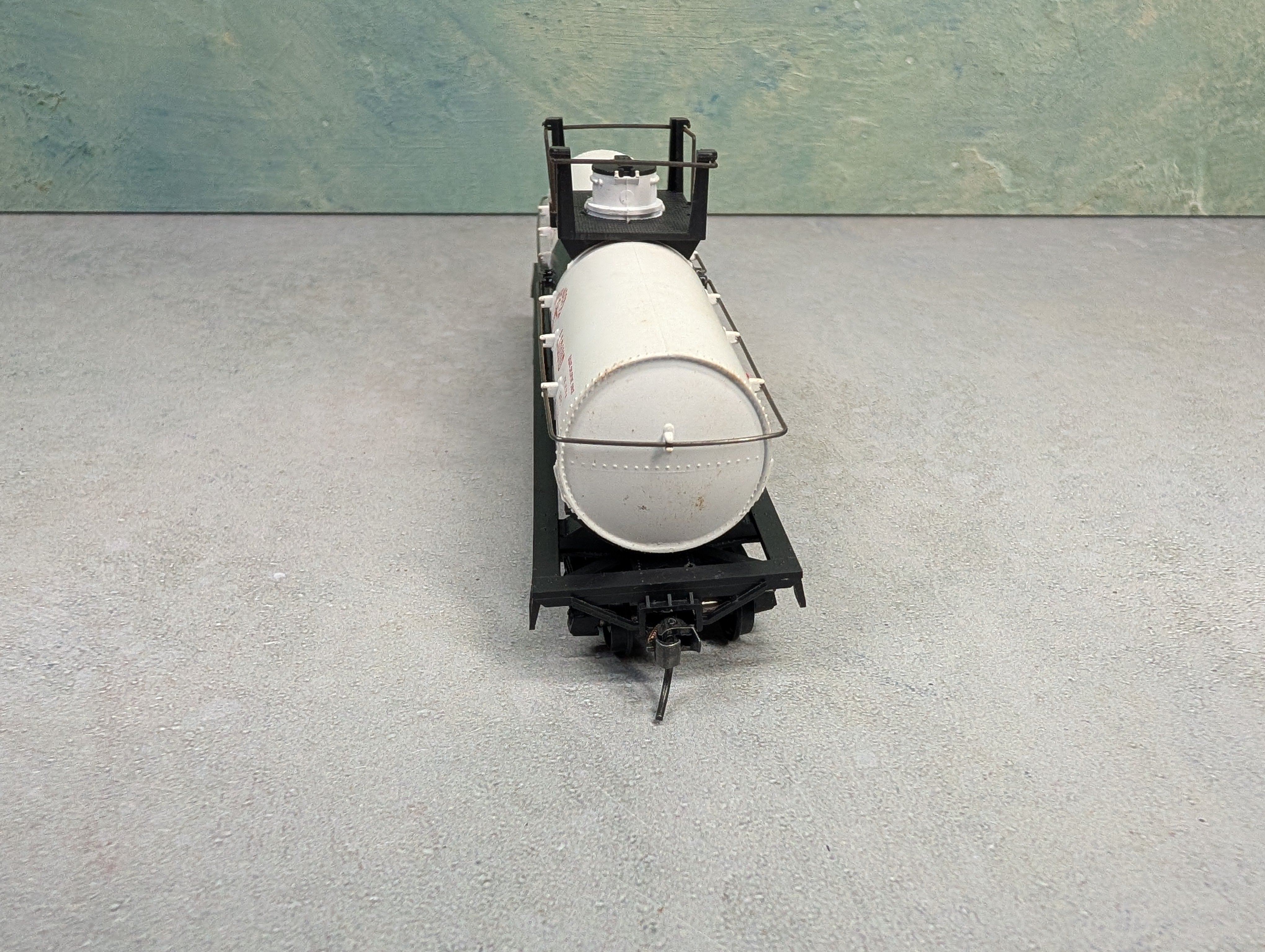 USED Athearn HO Scale Single Dome Tank Car Michigan Alkali GATX #32308
