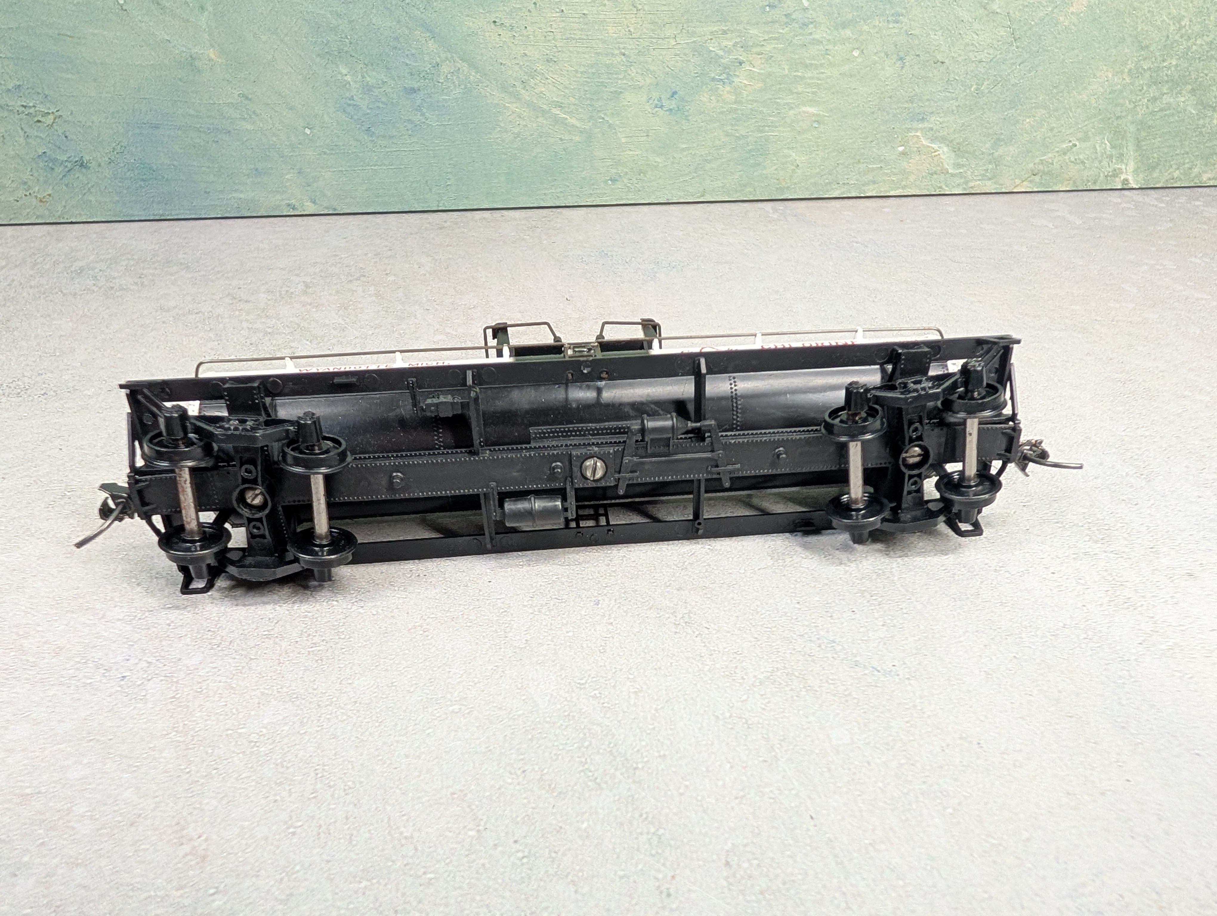 USED Athearn HO Scale Single Dome Tank Car Michigan Alkali GATX #32308