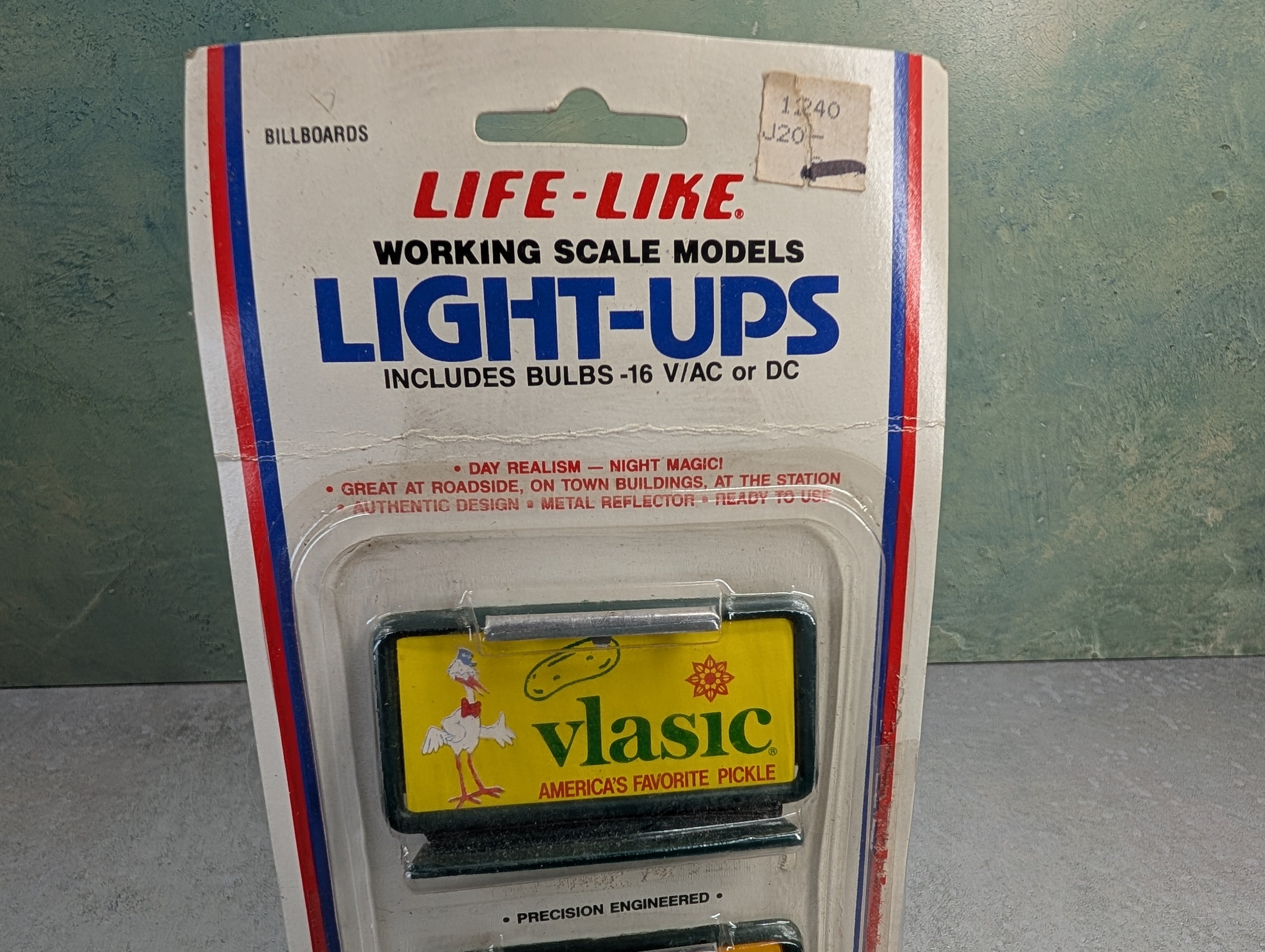 USED Life-Like 1227 HO Scale Light-Ups Billboards Vlasic, Chi-Chis