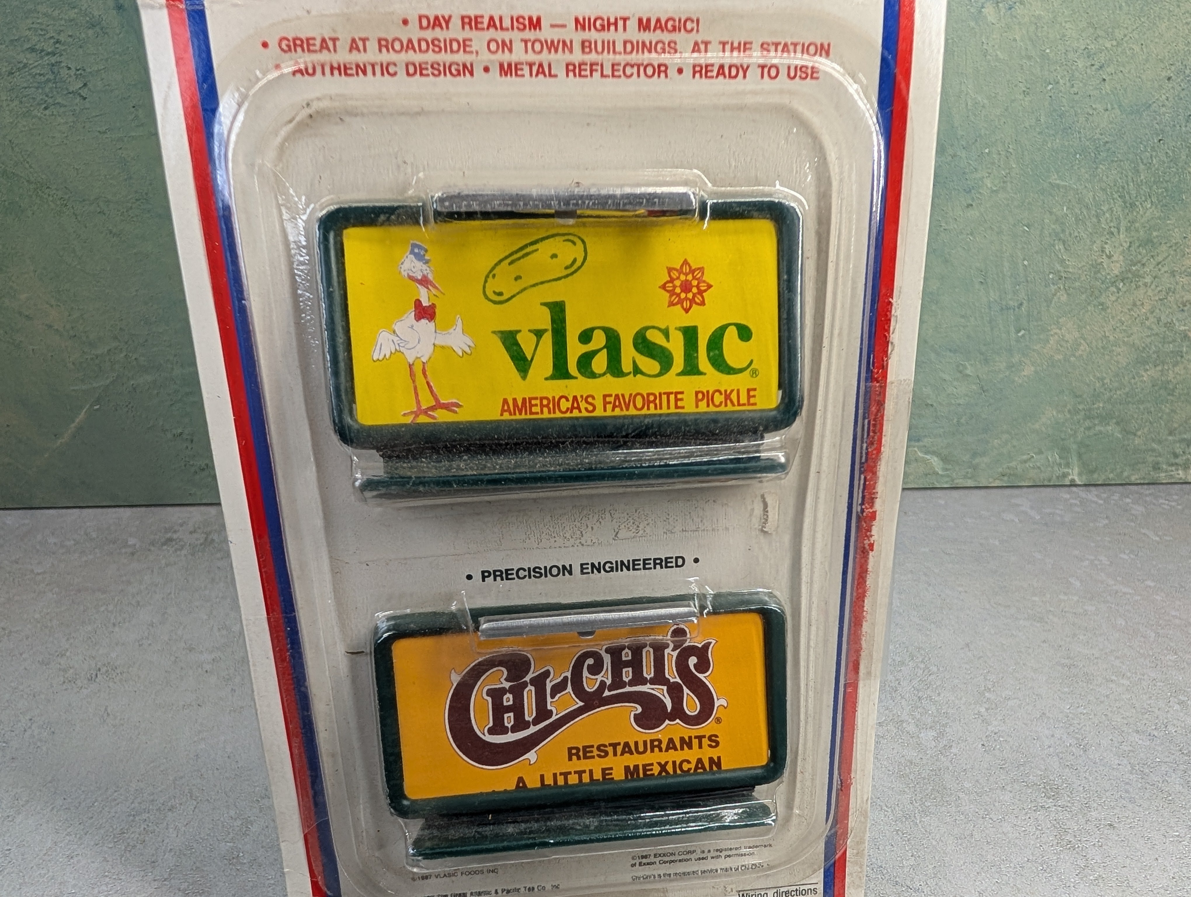 USED Life-Like 1227 HO Scale Light-Ups Billboards Vlasic, Chi-Chis