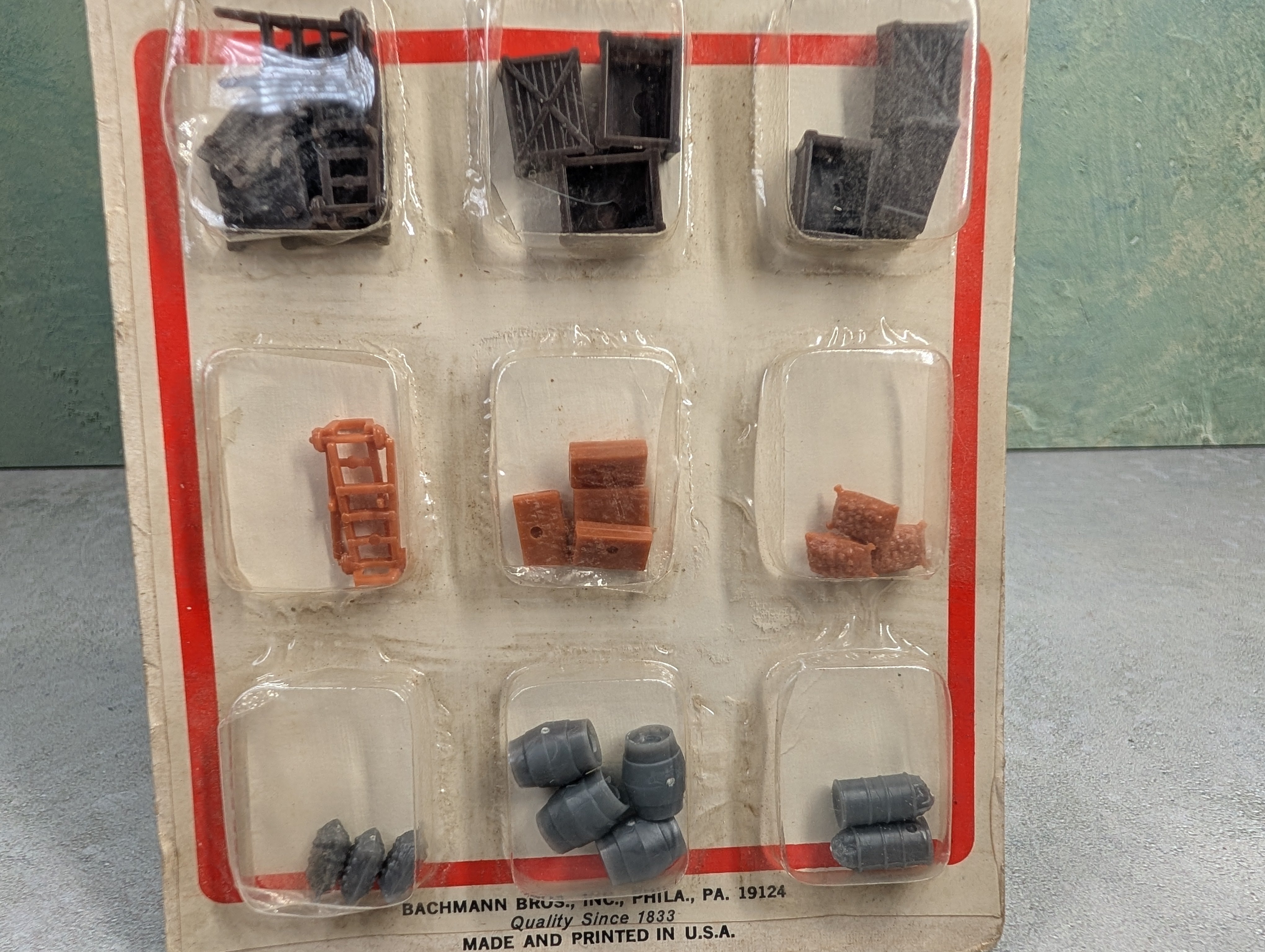 USED Bachmann 2305 HO Scale Freight Load Set #1