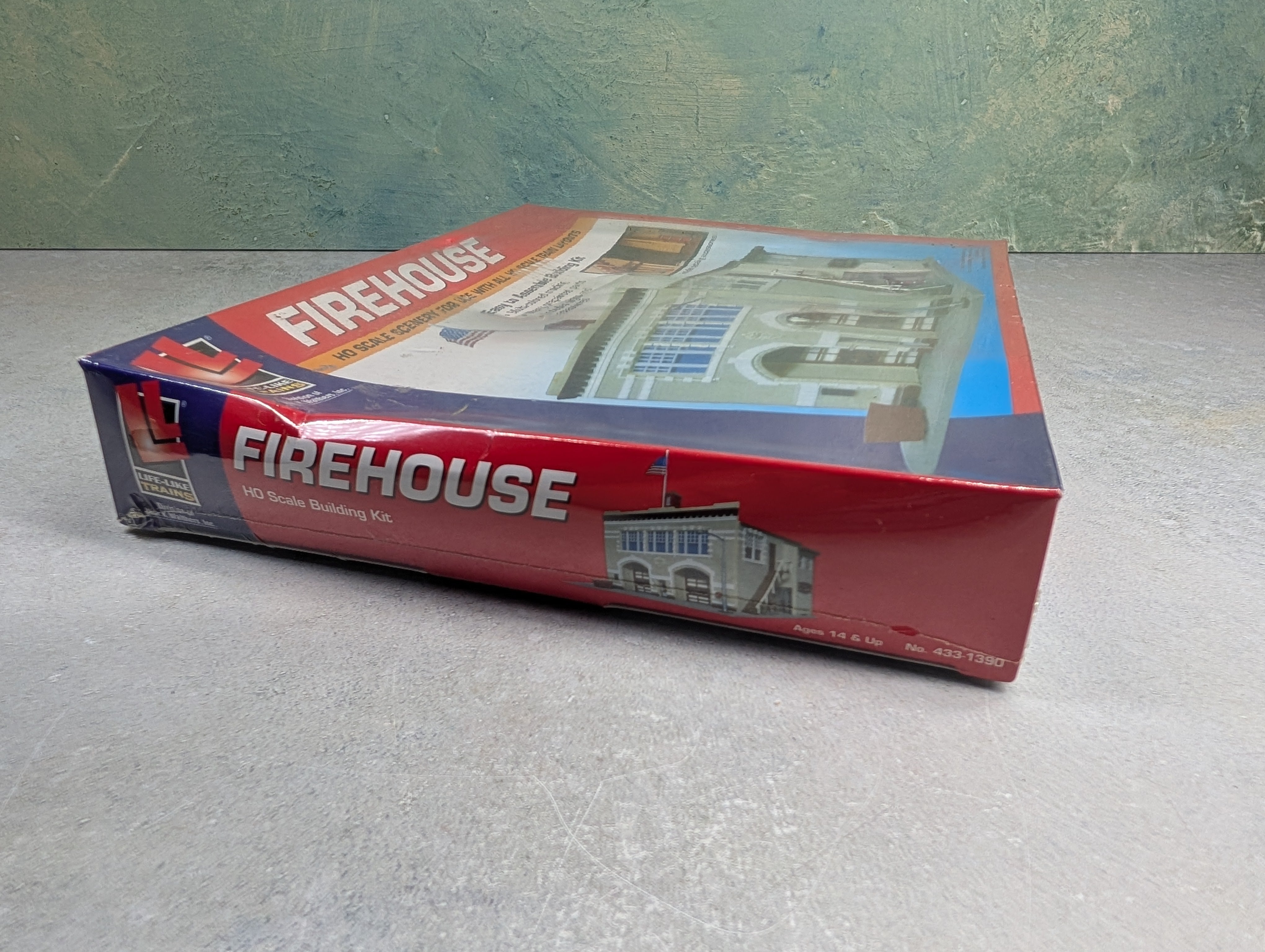 Life-Like 433-1390 HO Scale Firehouse KIT
