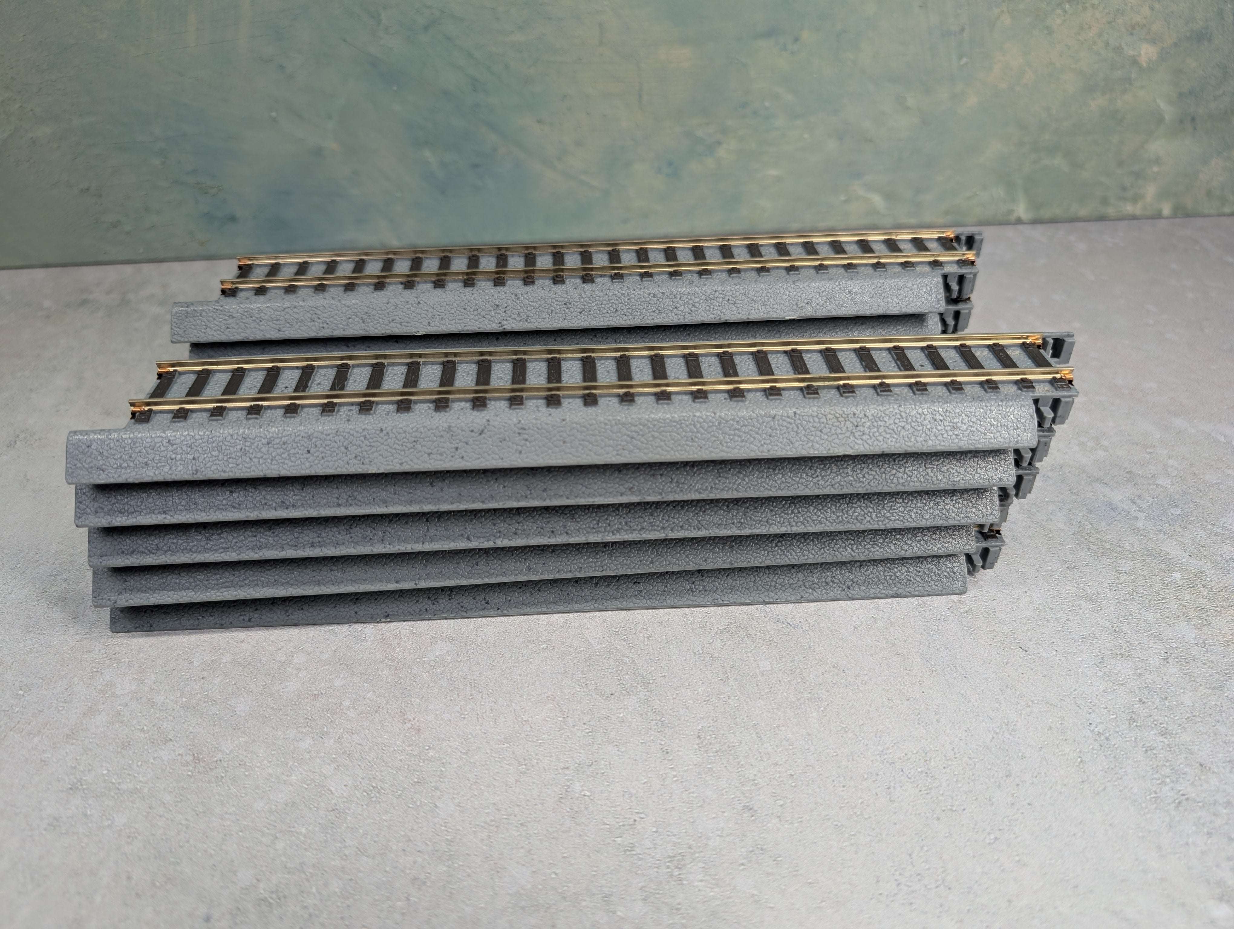 USED WalthersTrainline HO Scale Power-Loc 9" Straight Track (10 pcs)