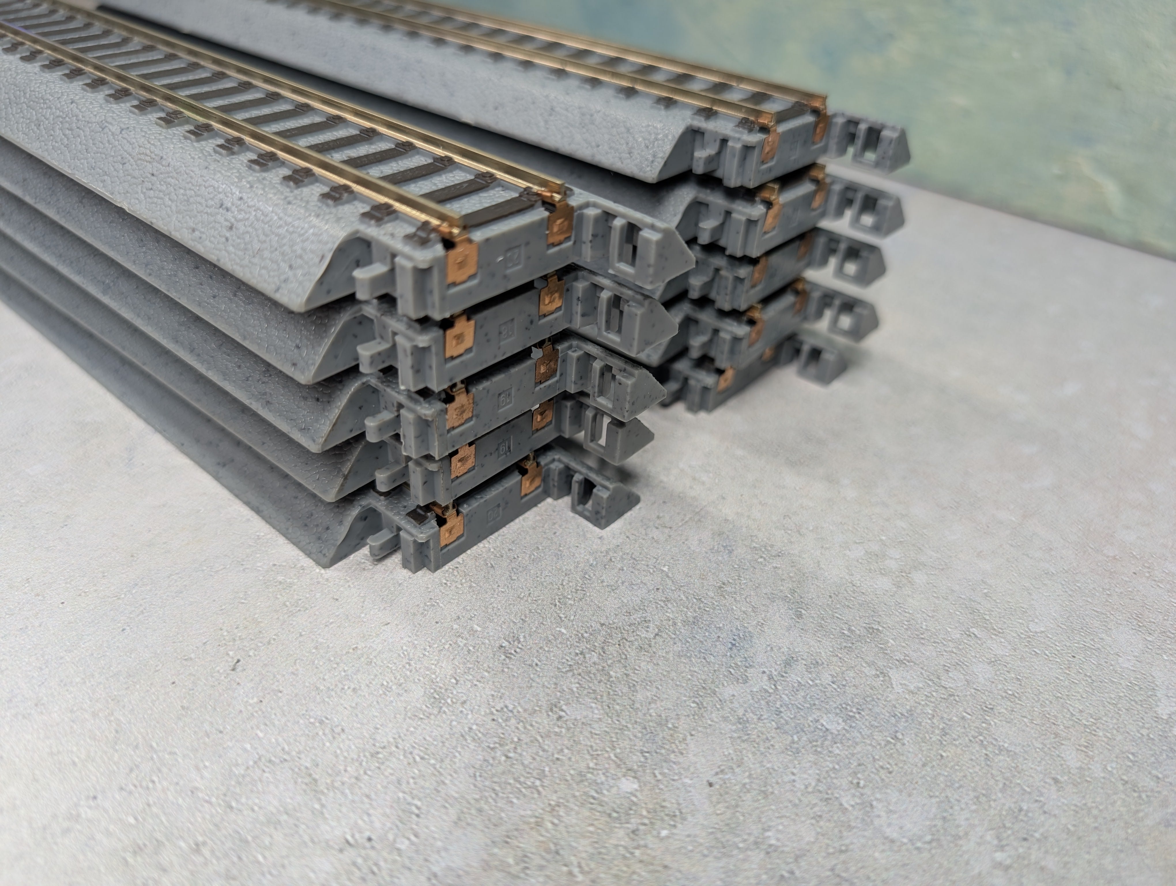 USED WalthersTrainline HO Scale Power-Loc 9" Straight Track (10 pcs)