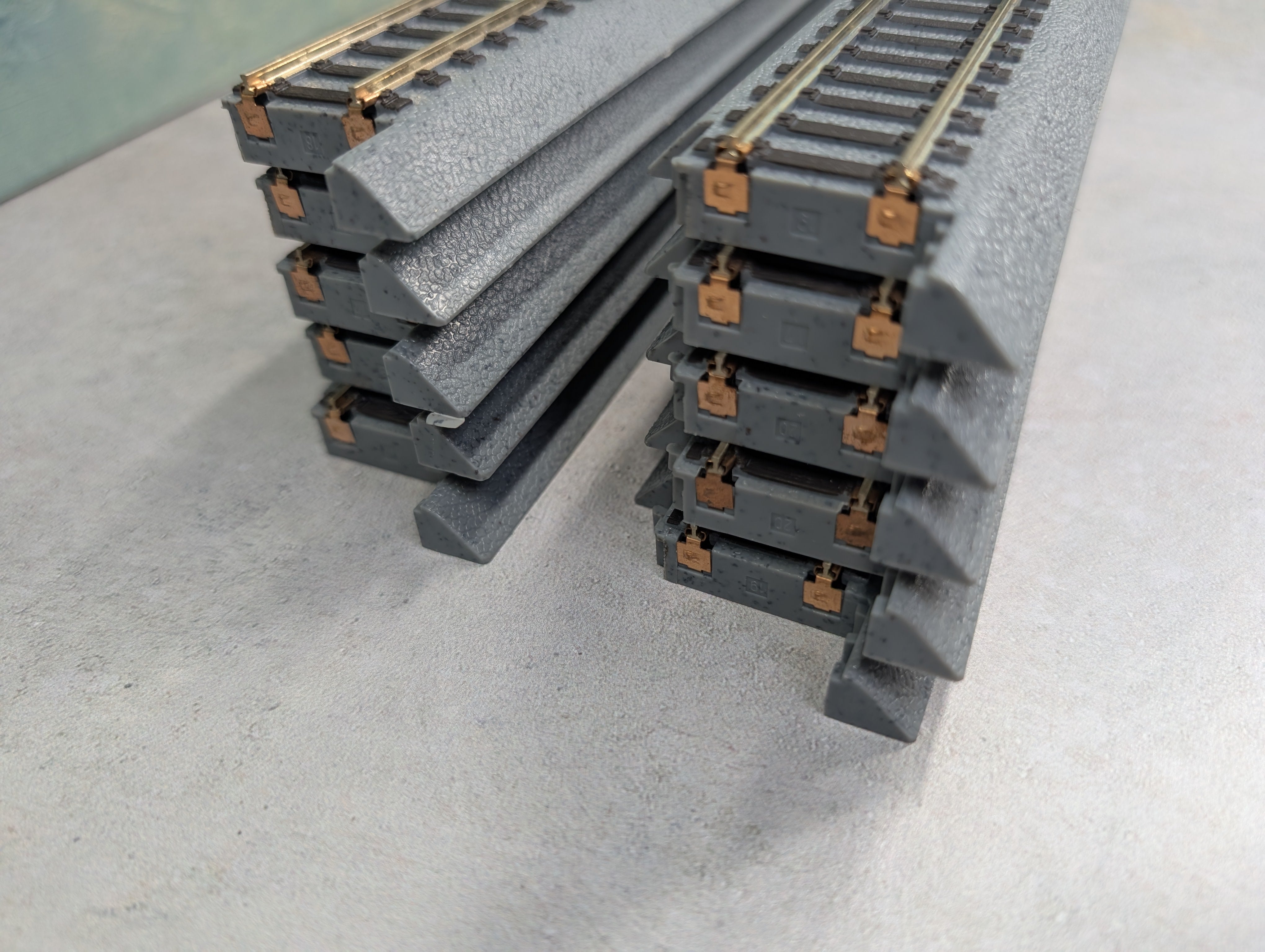 USED WalthersTrainline HO Scale Power-Loc 9" Straight Track (10 pcs)