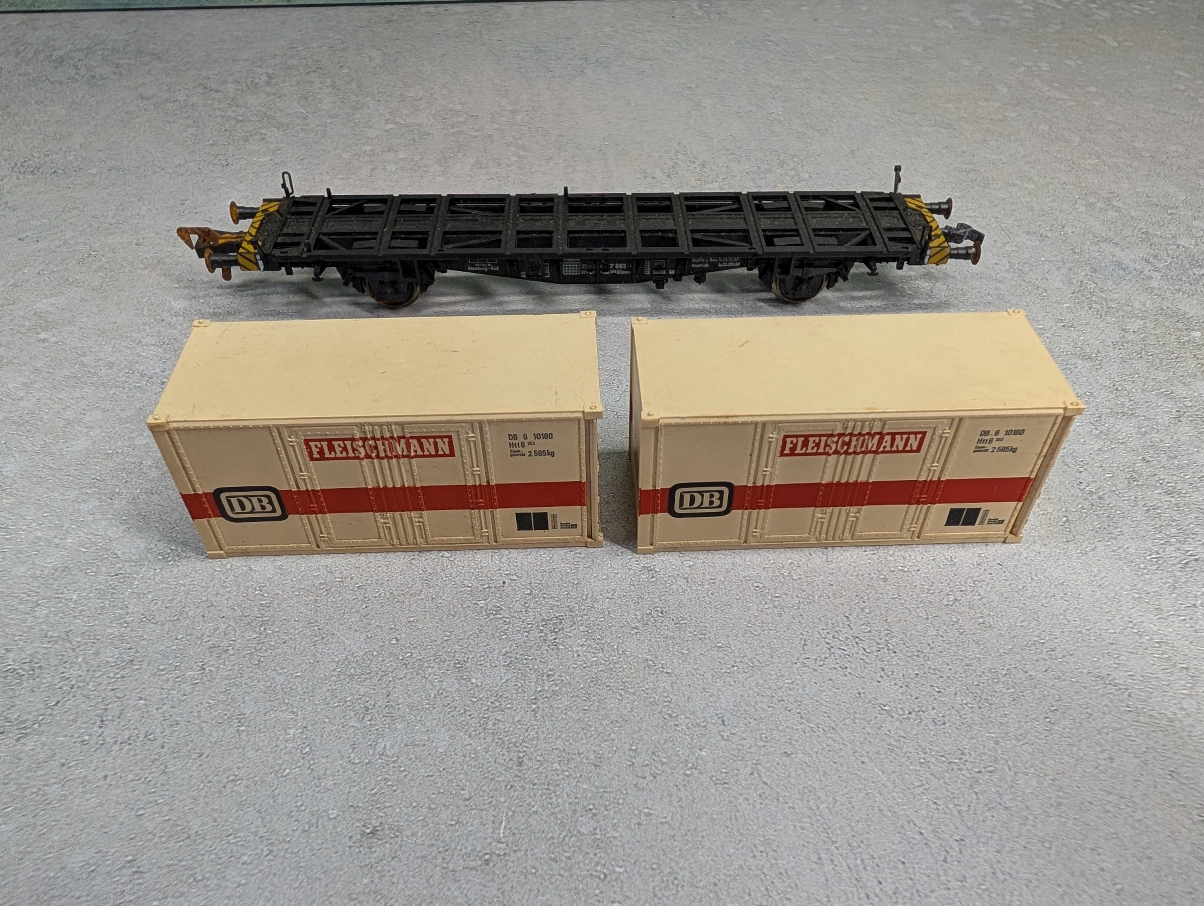 USED Fleischmann HO Scale Container Car Carrier w/ 2 Containers DB (2 pcs)