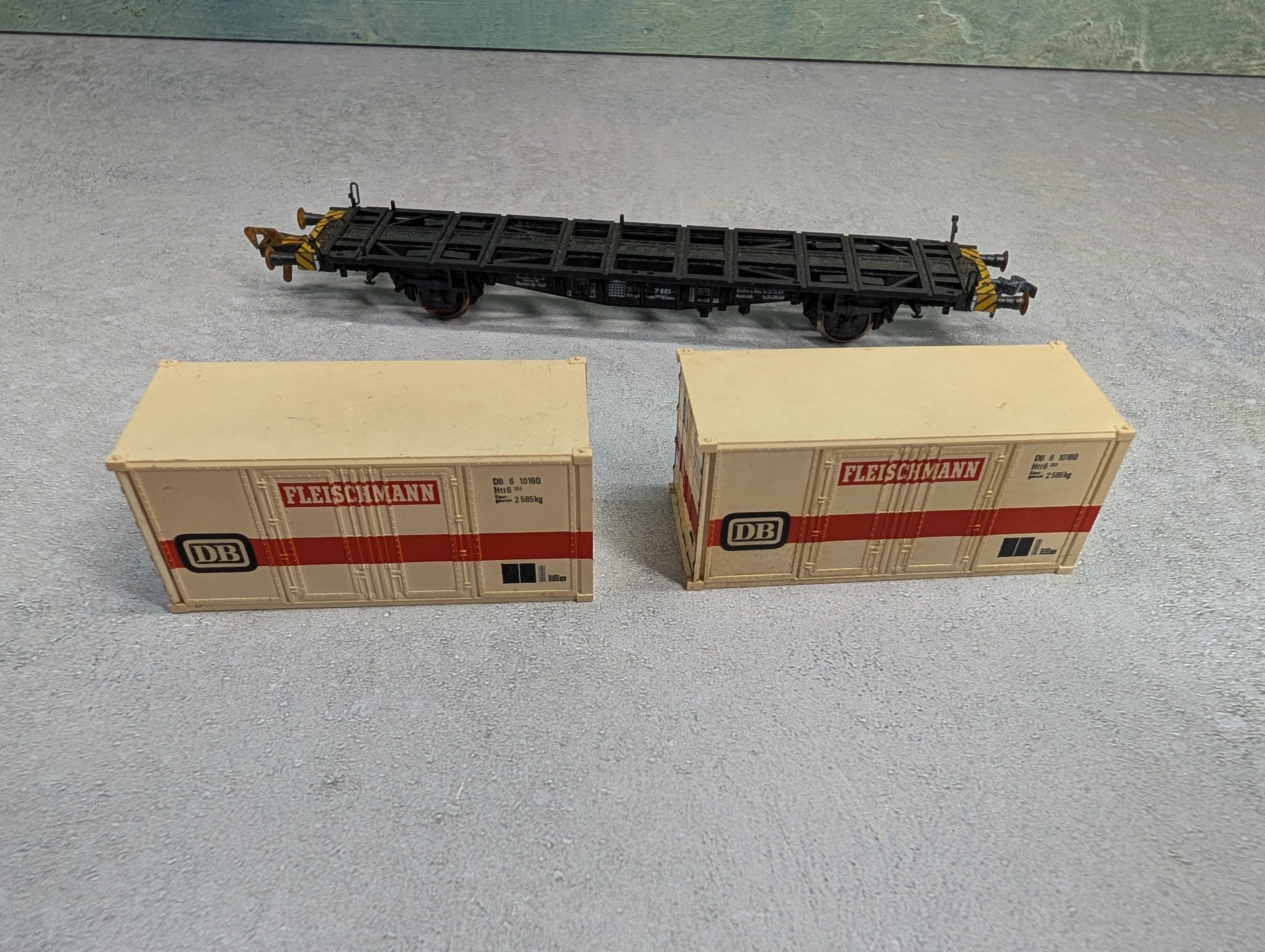 USED Fleischmann HO Scale Container Car Carrier w/ 2 Containers DB (2 pcs)