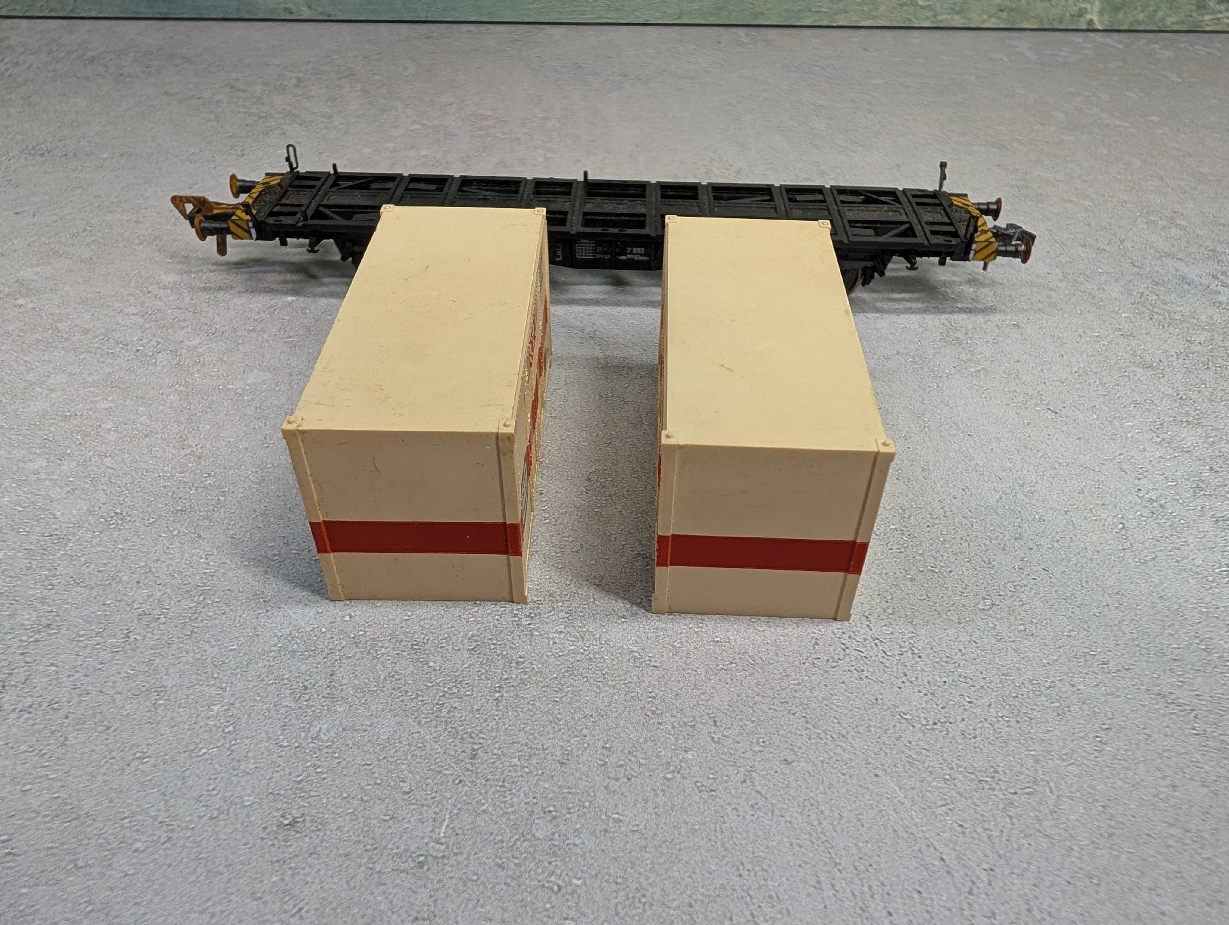 USED Fleischmann HO Scale Container Car Carrier w/ 2 Containers DB (2 pcs)