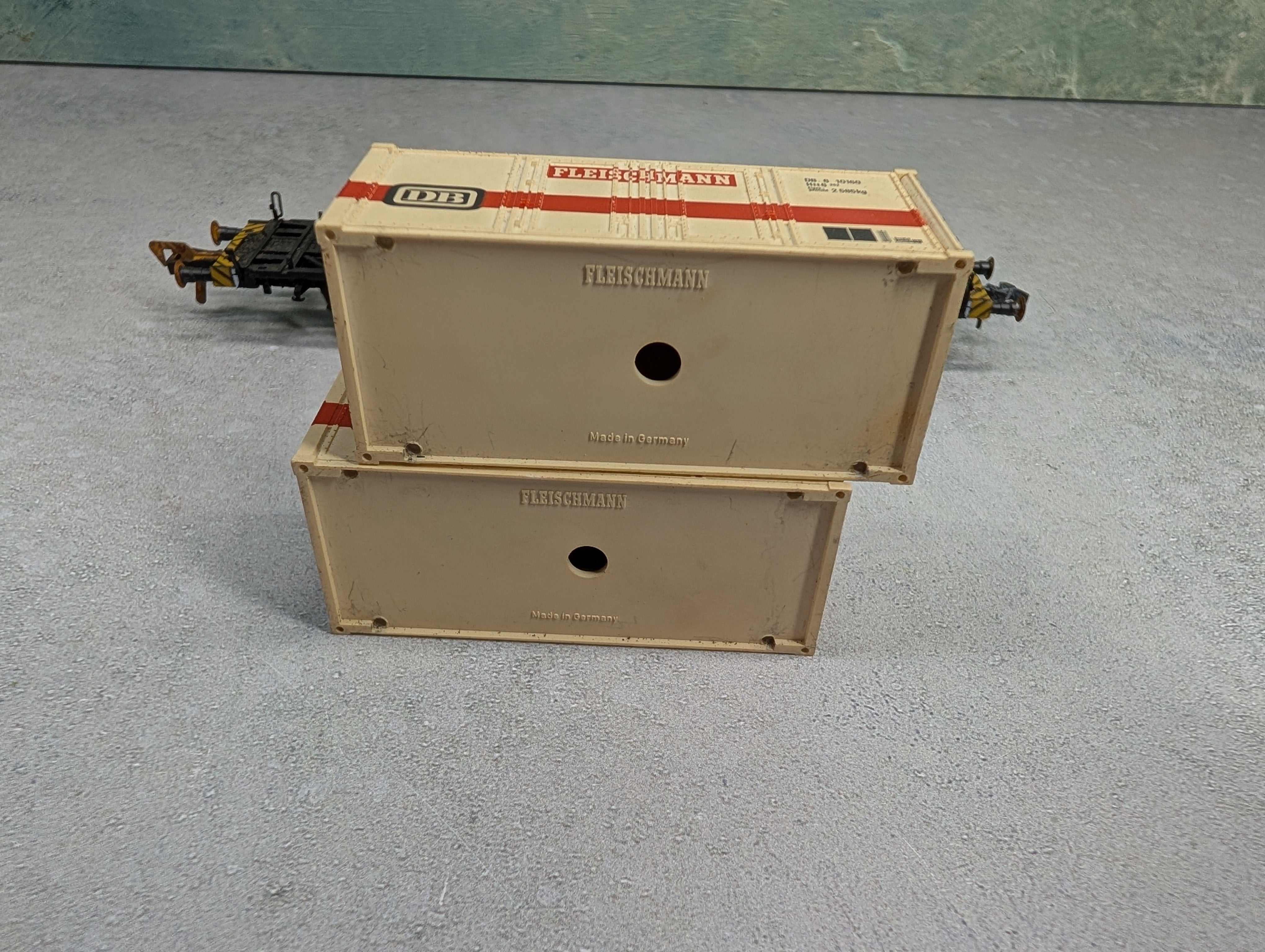 USED Fleischmann HO Scale Container Car Carrier w/ 2 Containers DB (2 pcs)