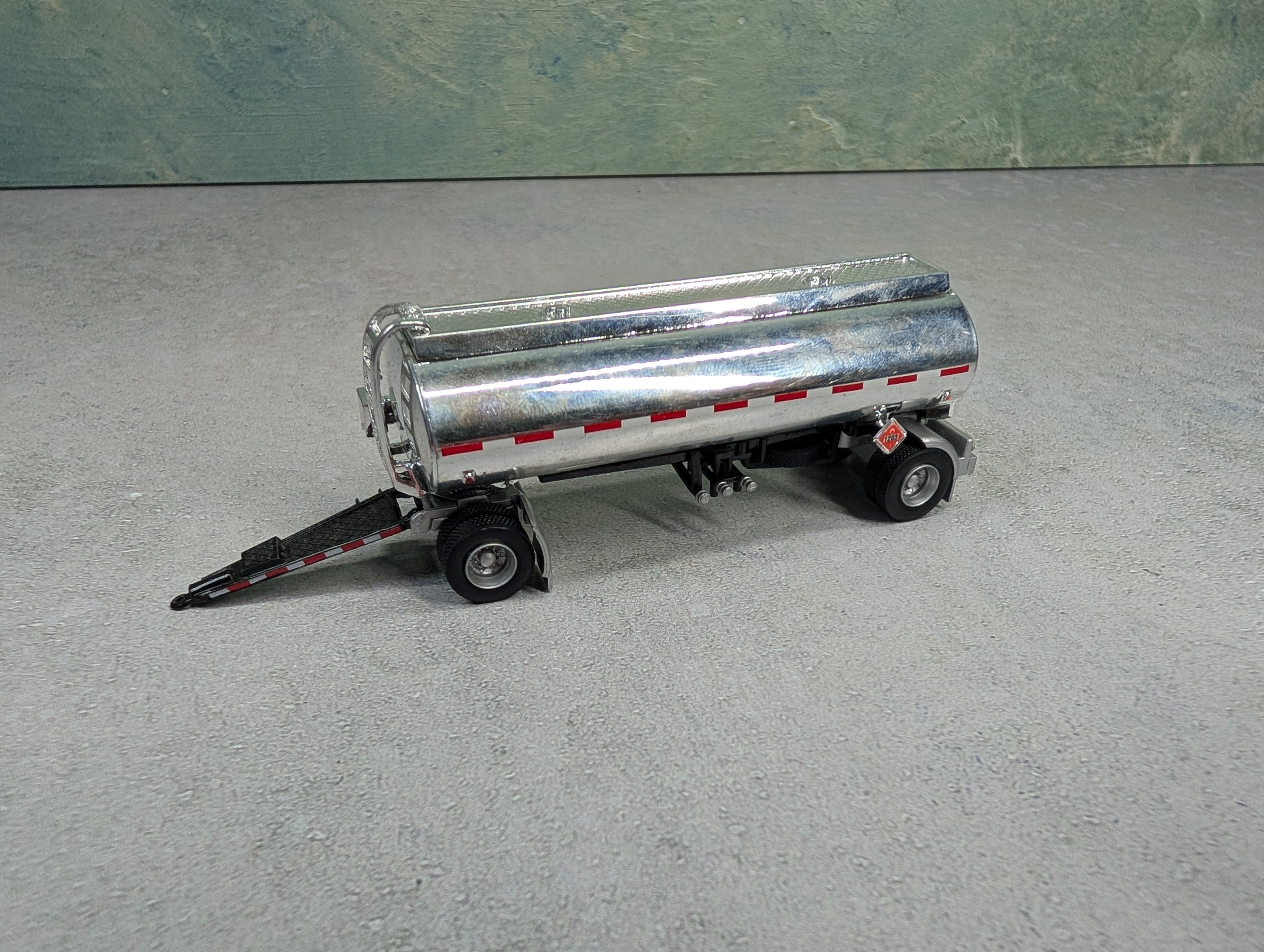 USED HO Scale Tank Trailer