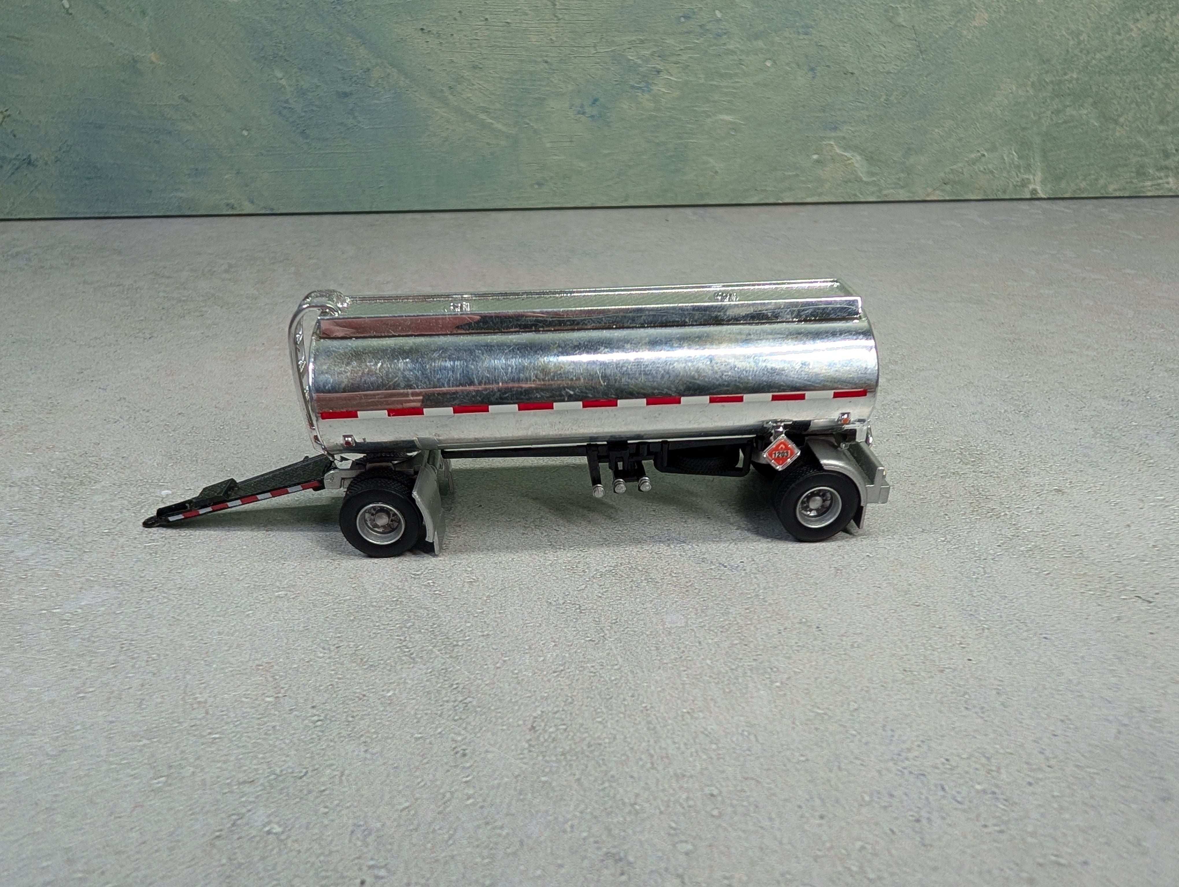 USED HO Scale Tank Trailer
