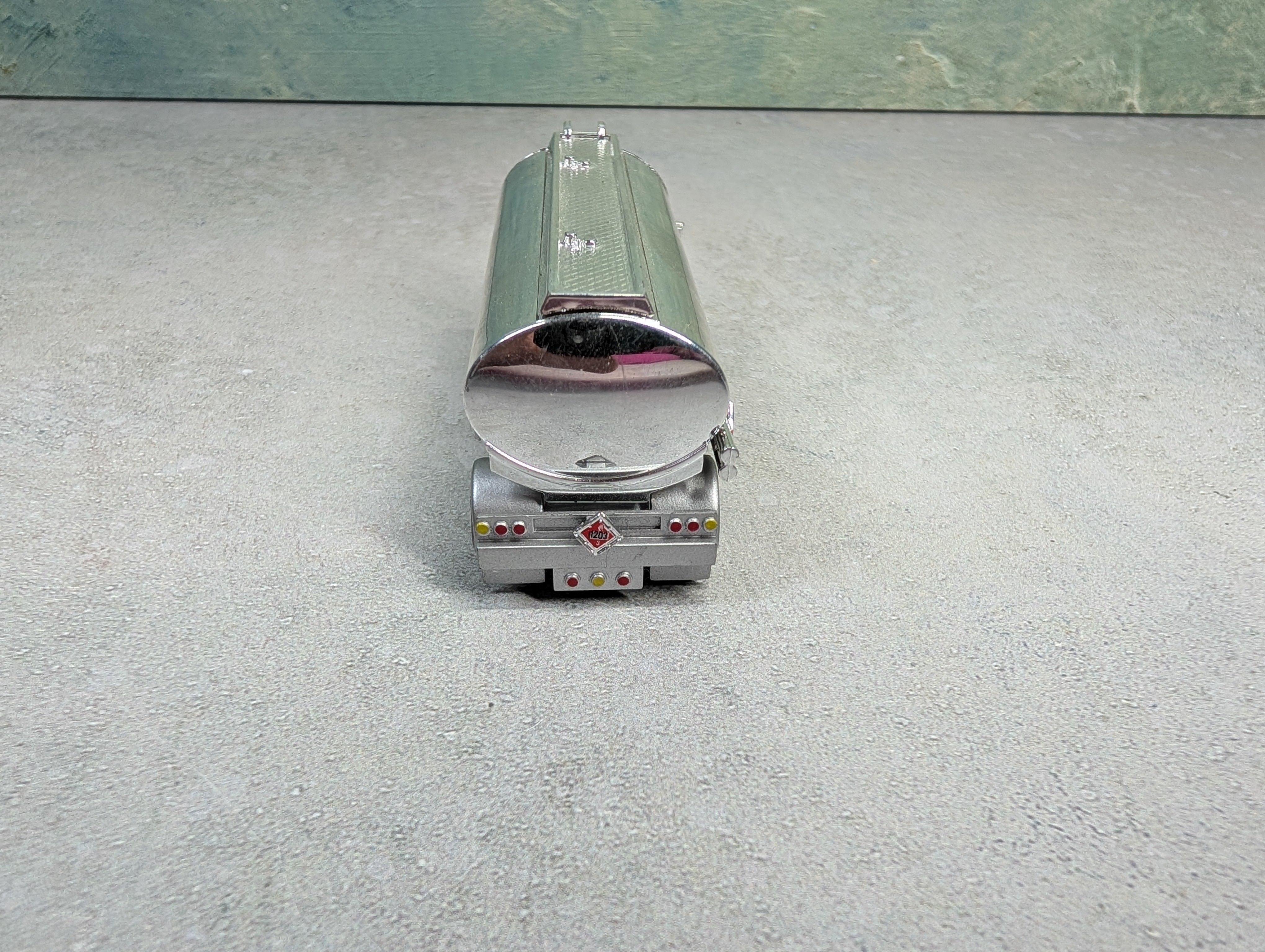 USED HO Scale Tank Trailer