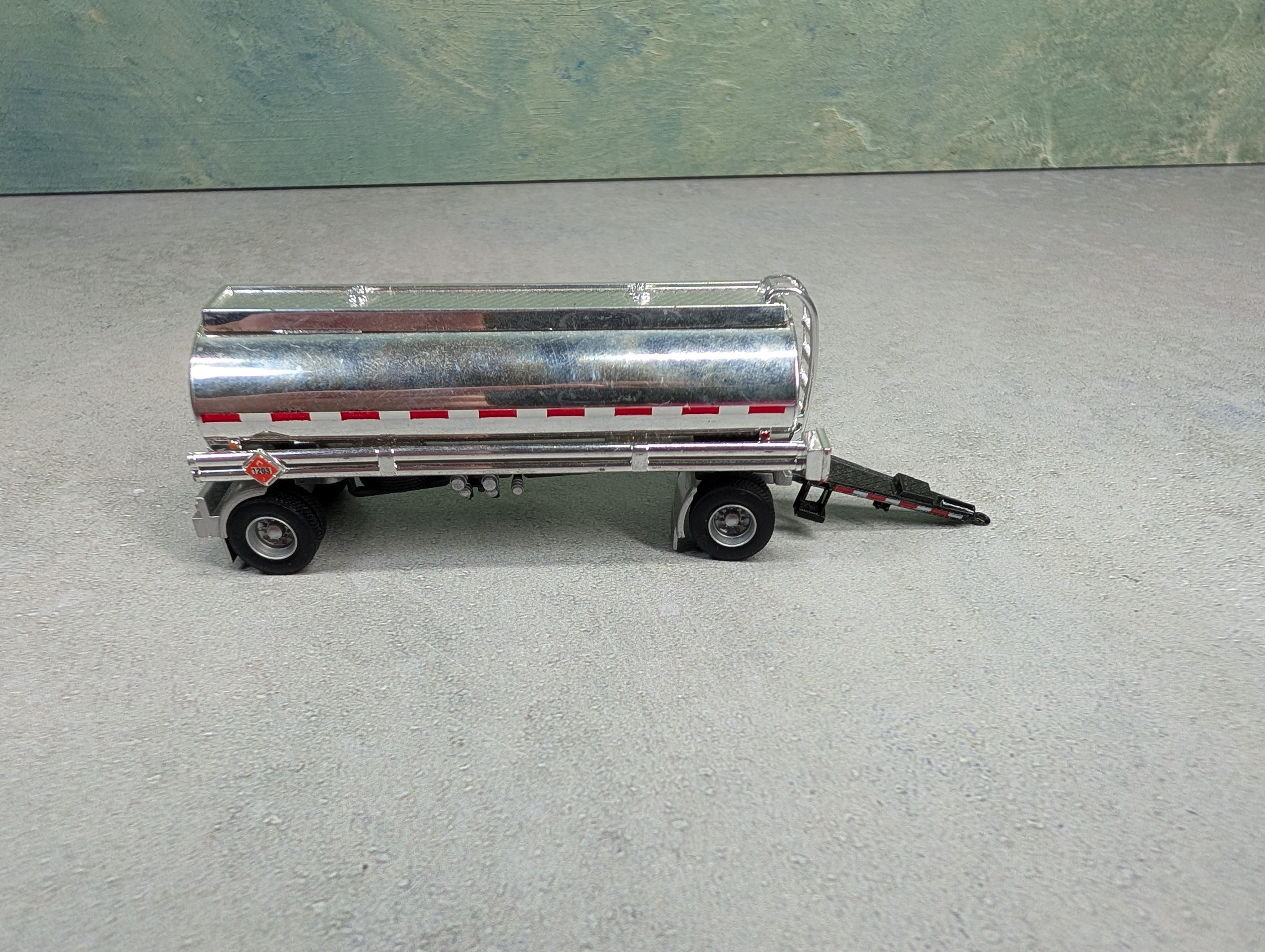 USED HO Scale Tank Trailer