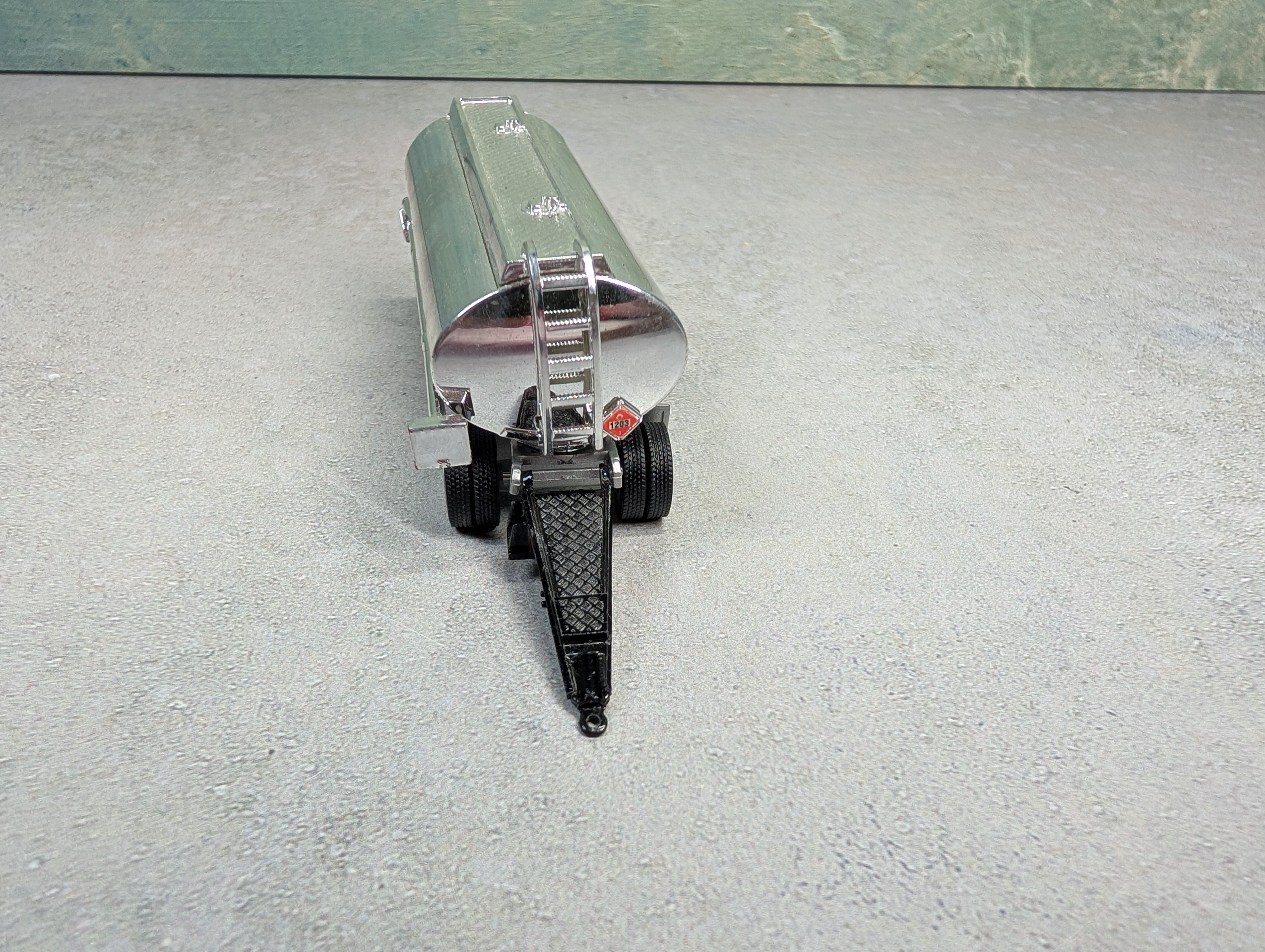 USED HO Scale Tank Trailer