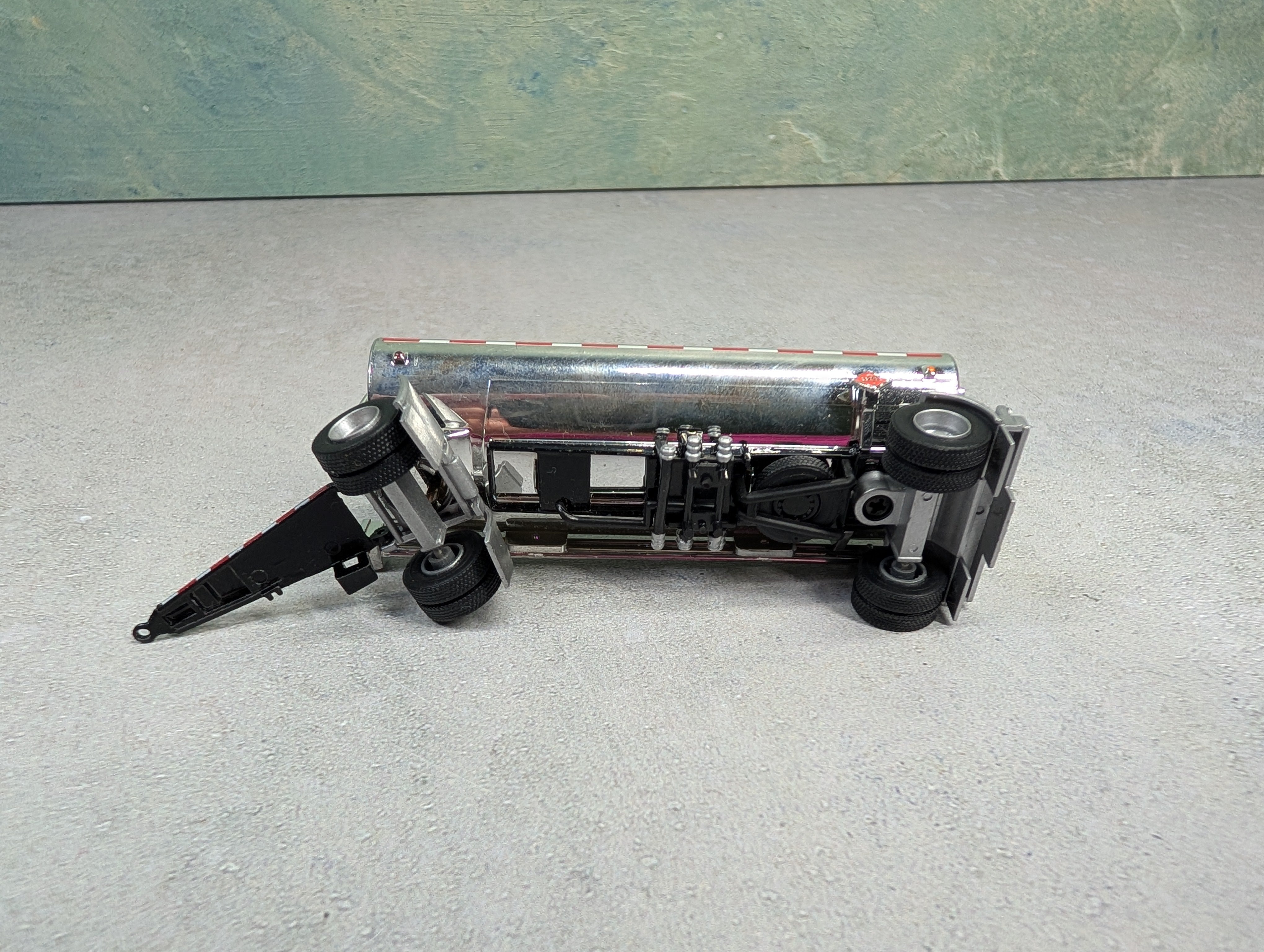 USED HO Scale Tank Trailer