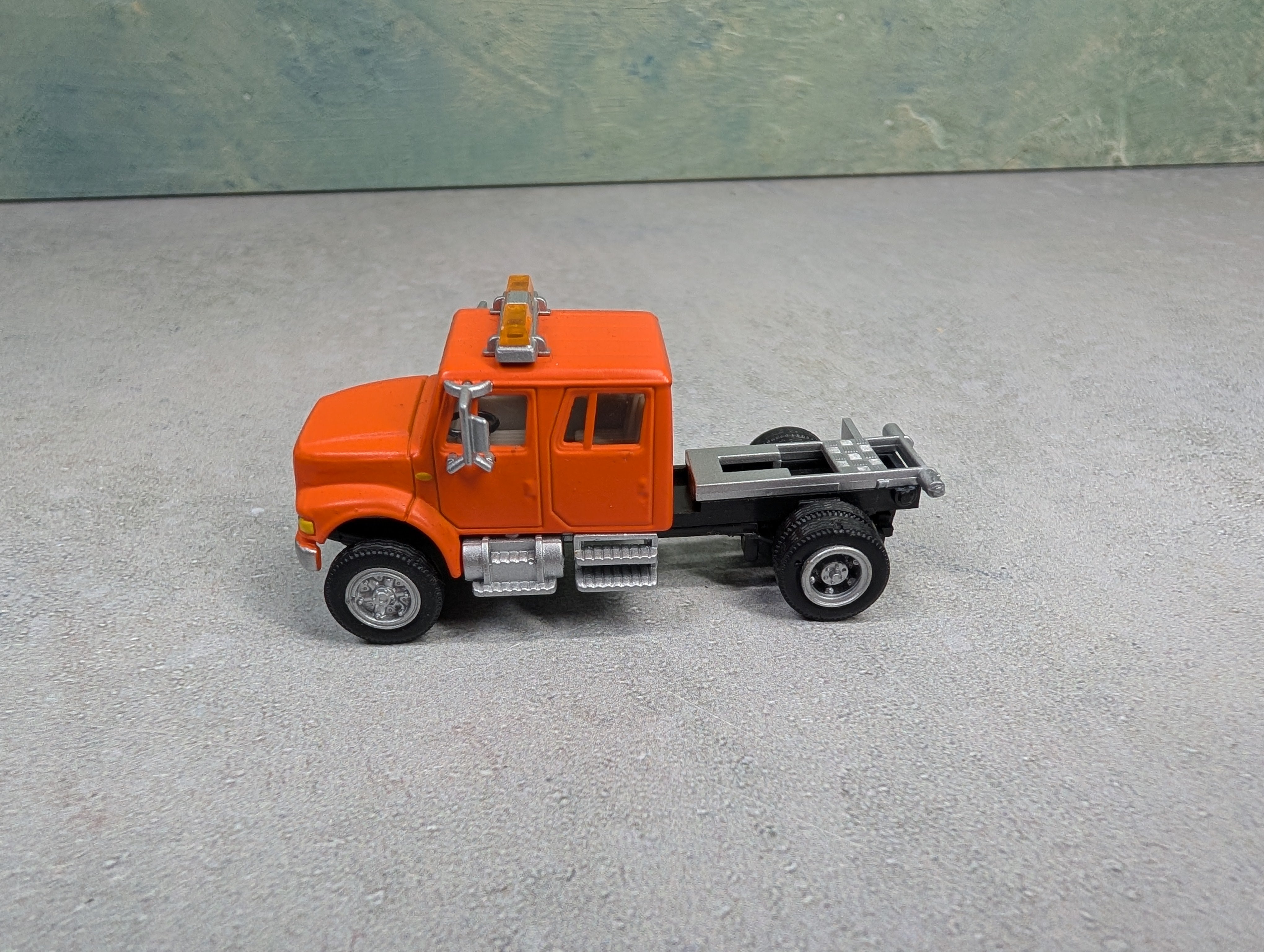 USED Classic Metal Works HO Scale Orange 2 Axel Work Truck