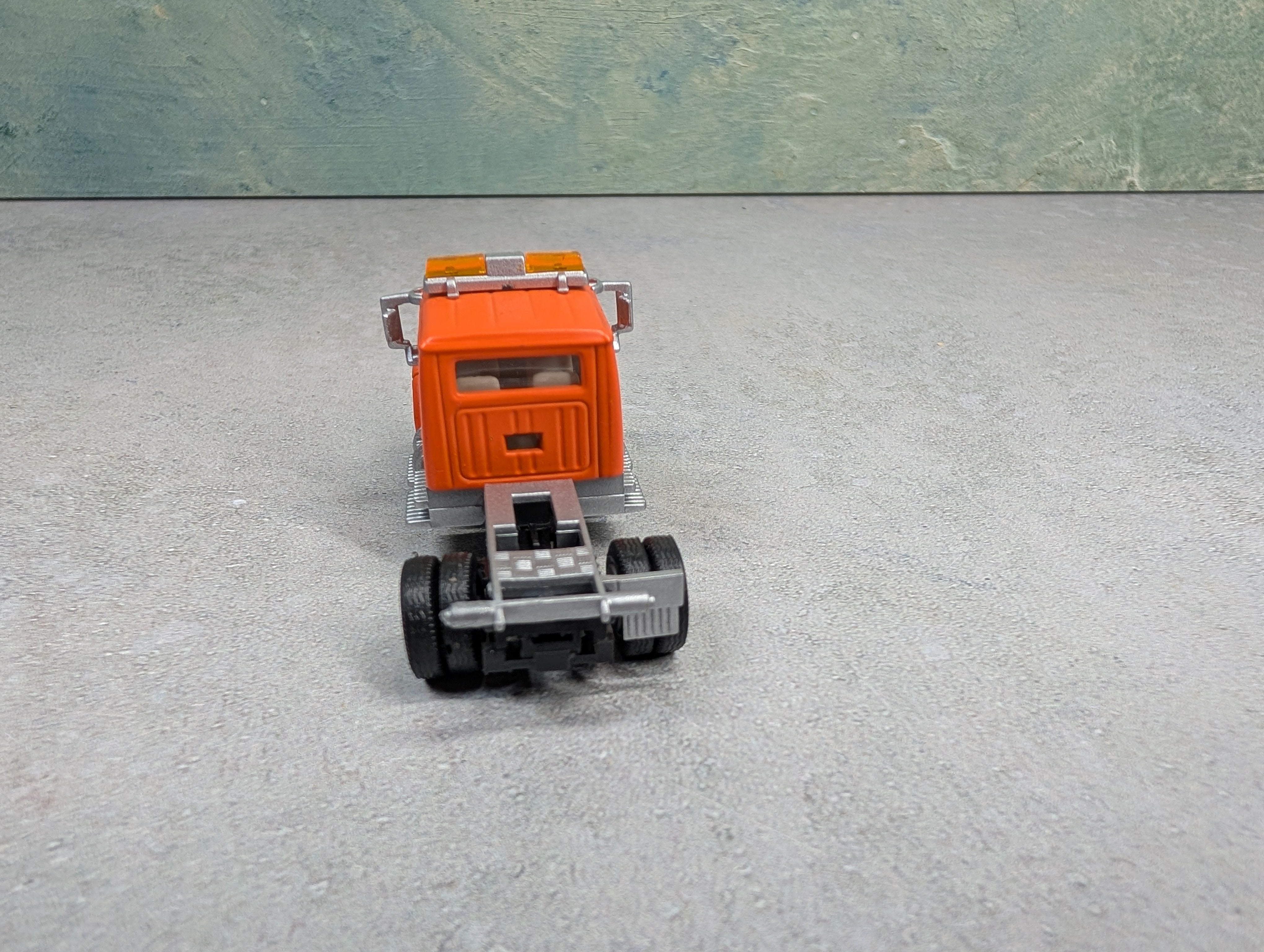 USED Classic Metal Works HO Scale Orange 2 Axel Work Truck