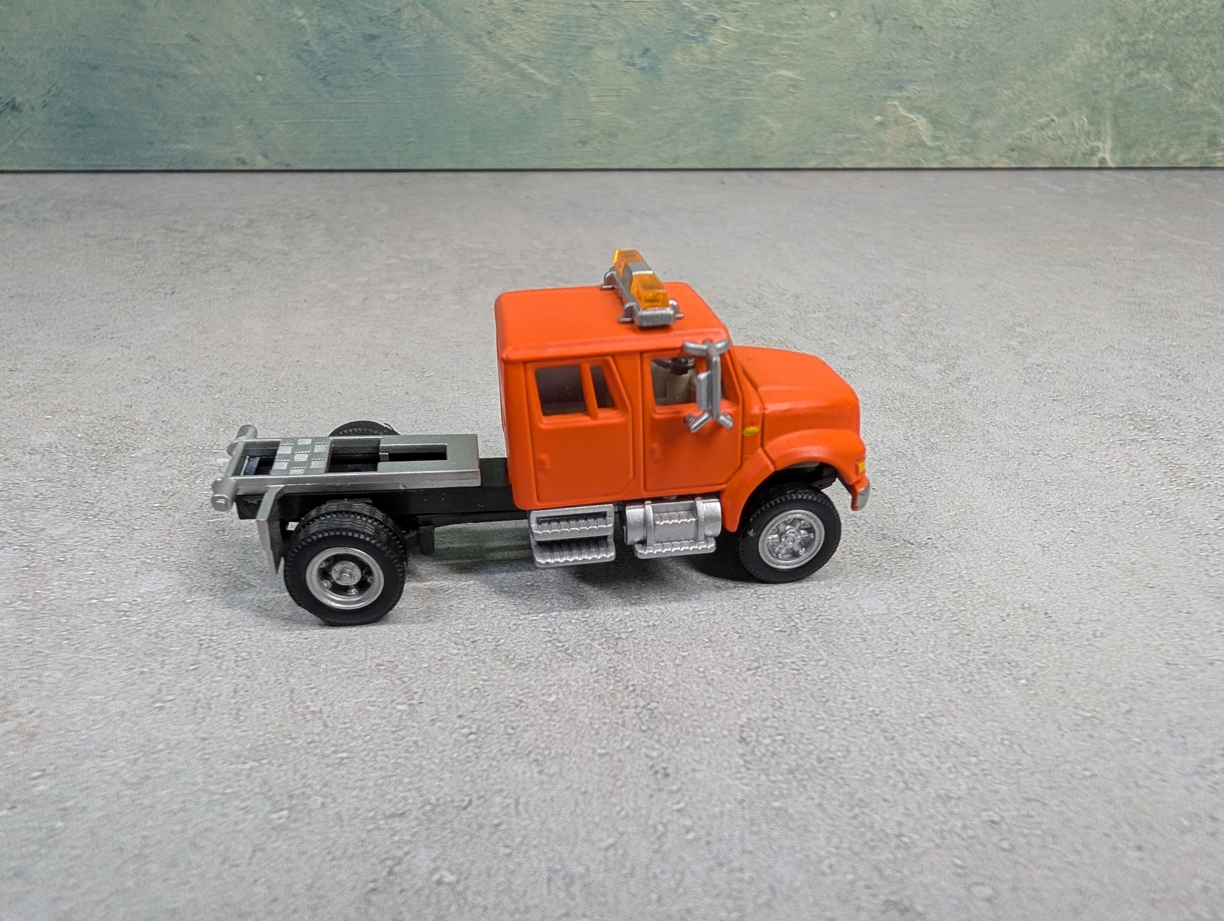 USED Classic Metal Works HO Scale Orange 2 Axel Work Truck