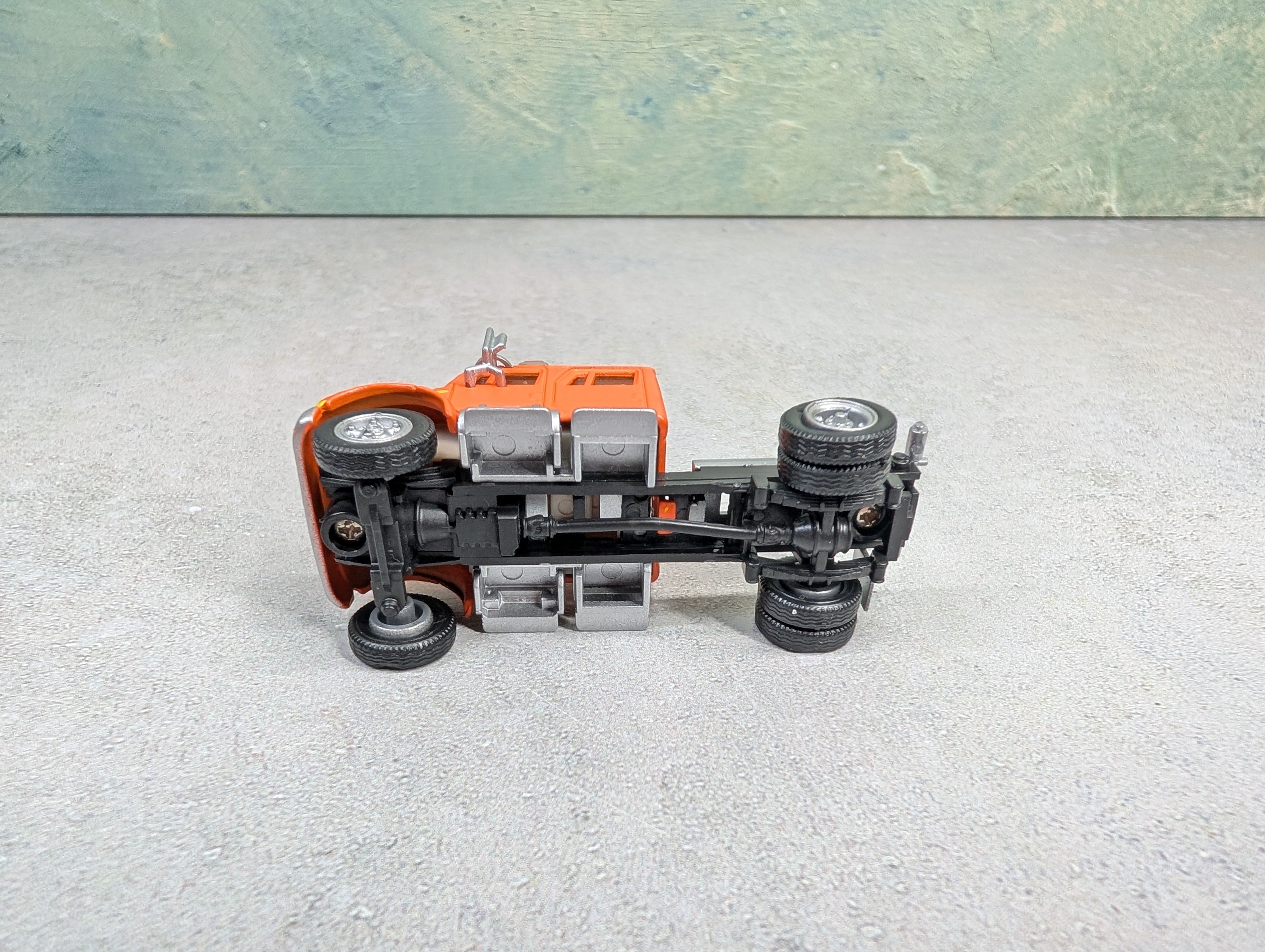 USED Classic Metal Works HO Scale Orange 2 Axel Work Truck