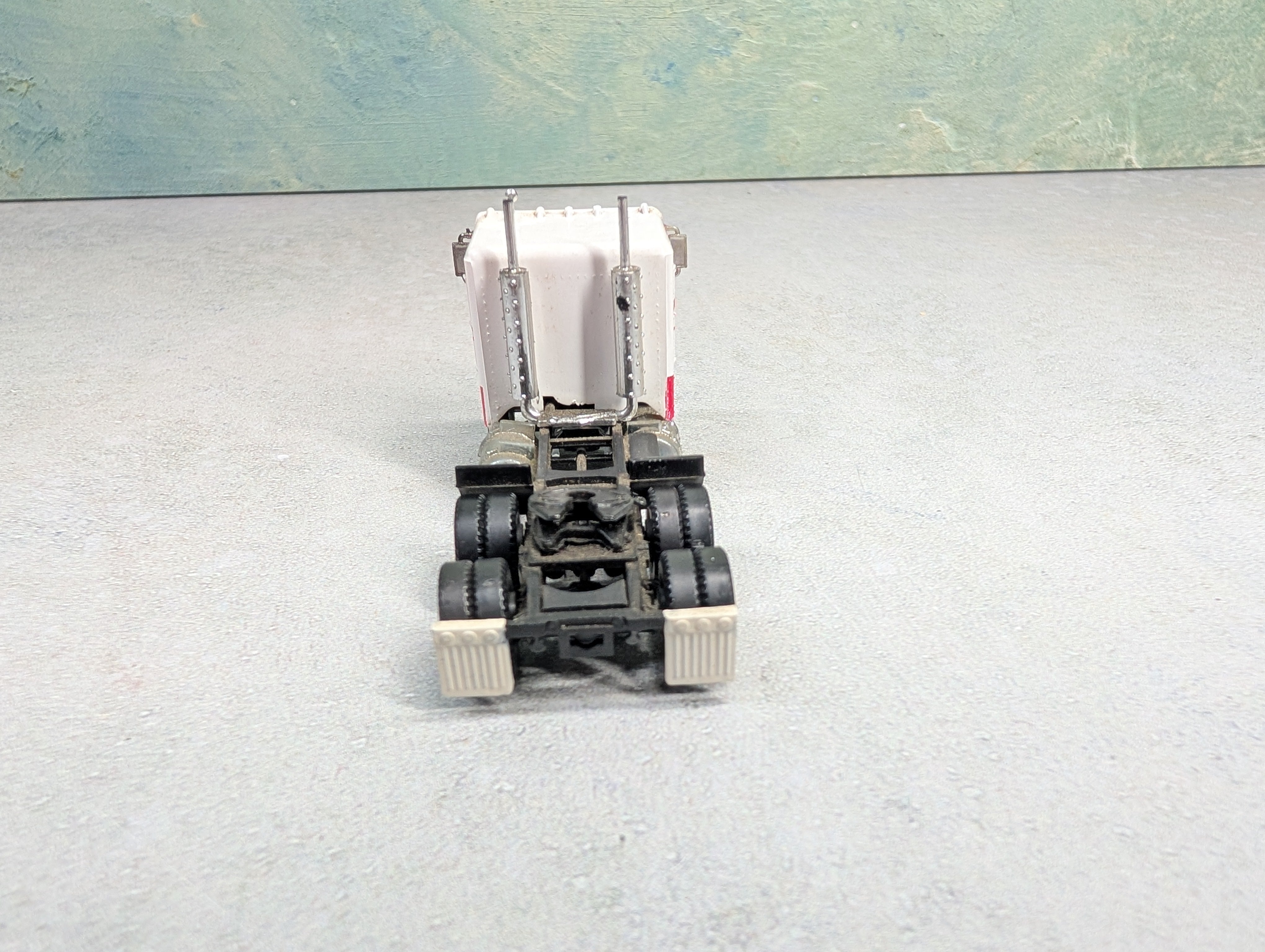 USED Herpa HO Scale White & Red Freightliner Tractor