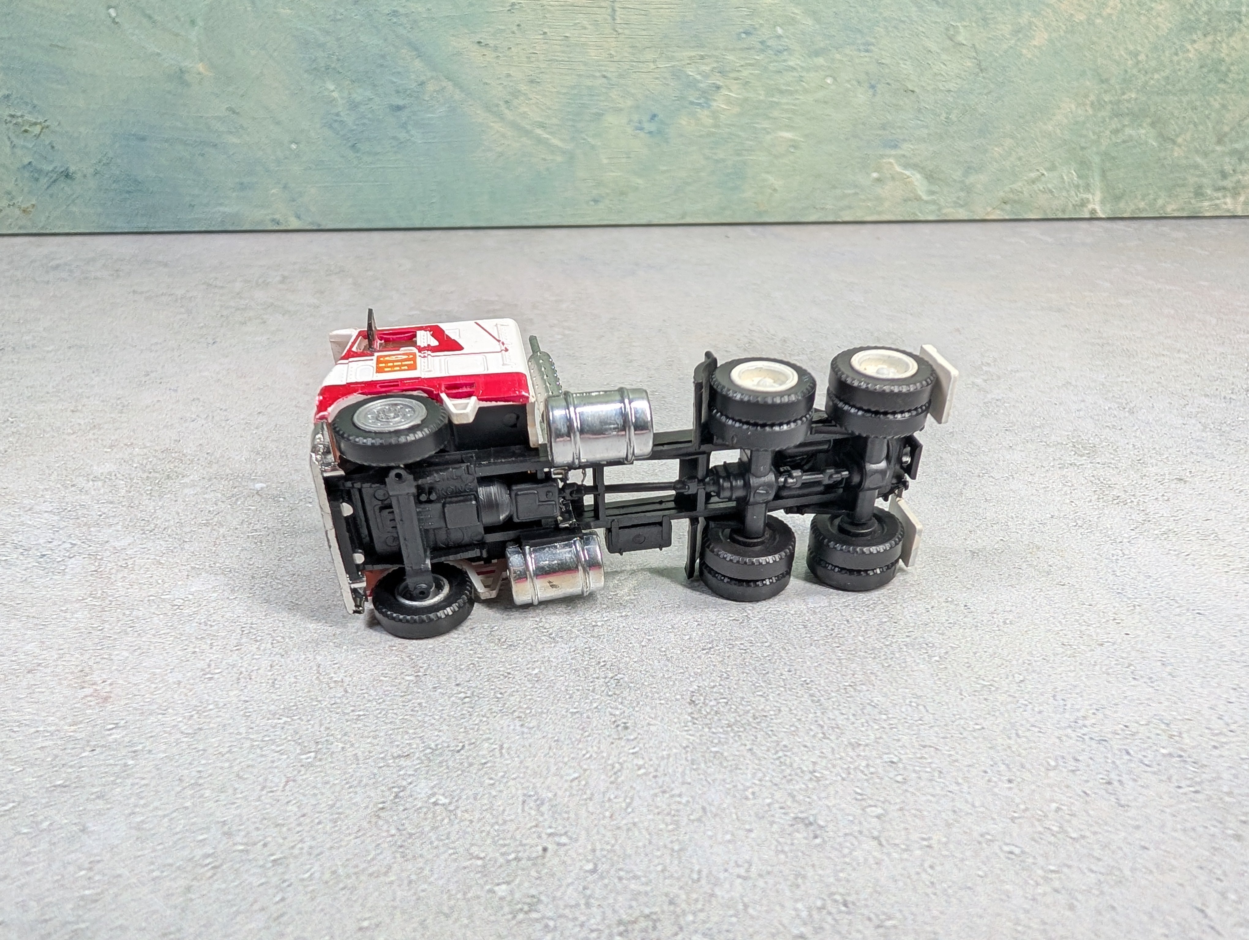 USED Herpa HO Scale White & Red Freightliner Tractor