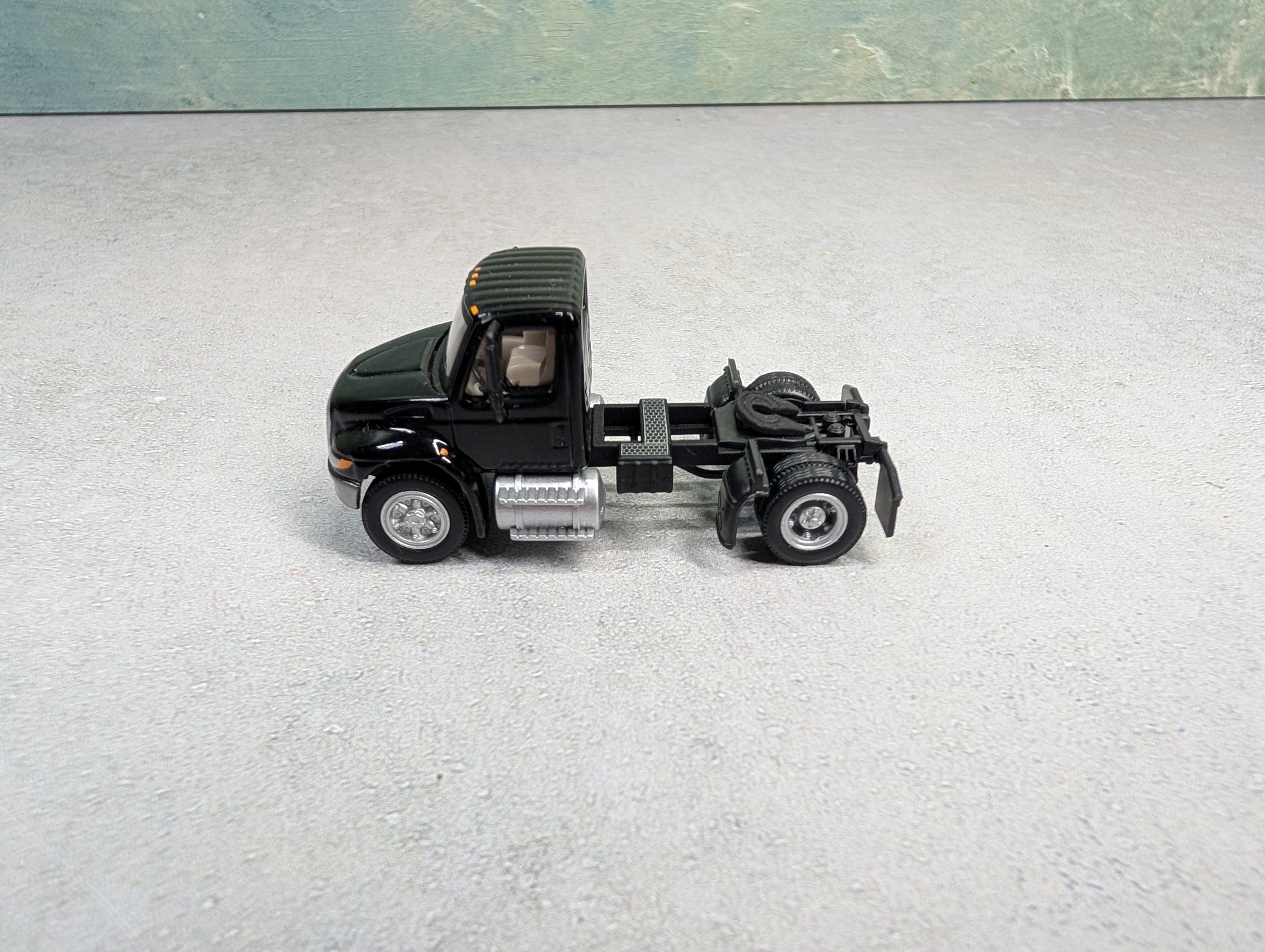 USED Walthers HO Scale International 4300 Semi Truck Cab