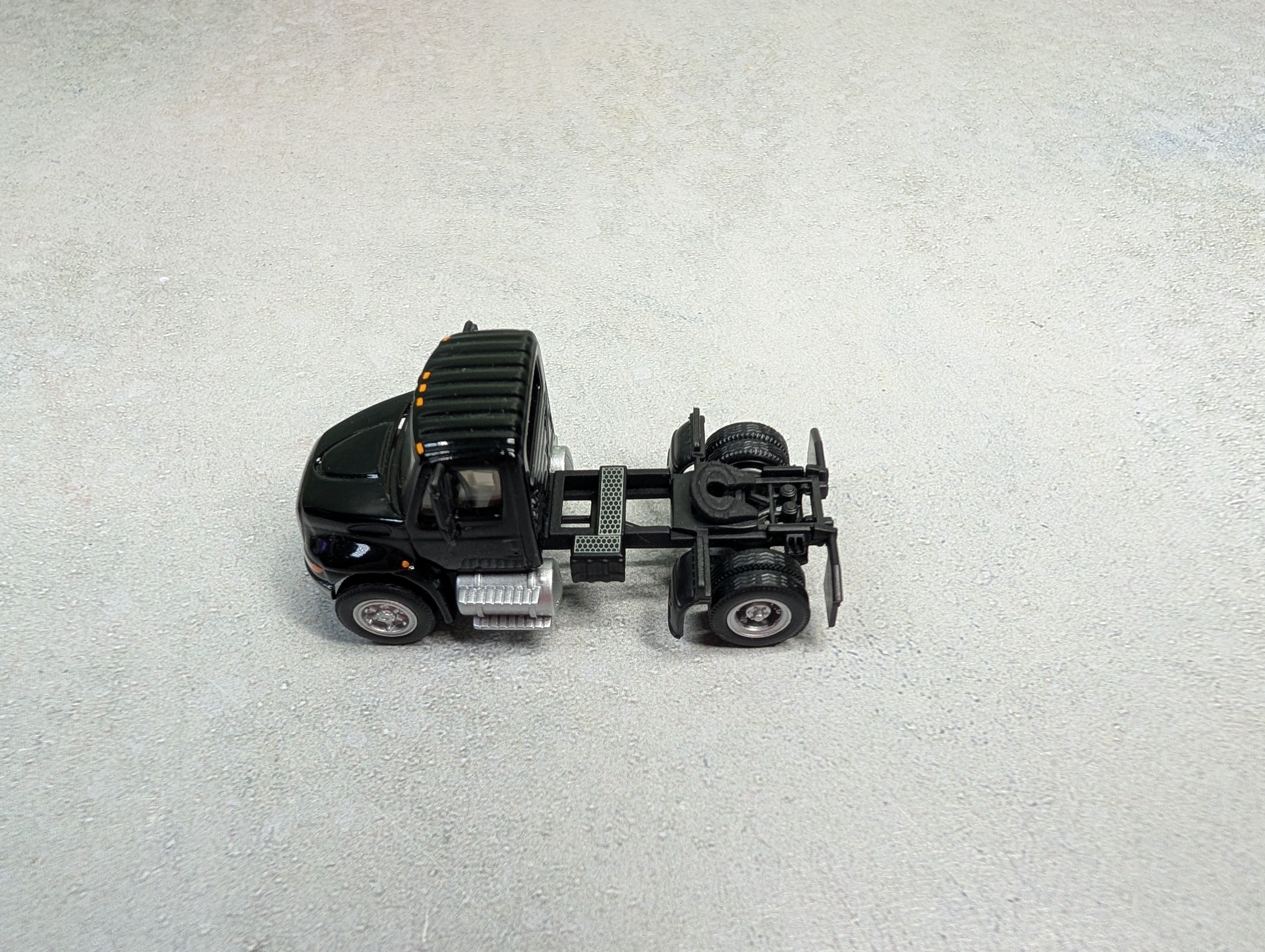 USED Walthers HO Scale International 4300 Semi Truck Cab