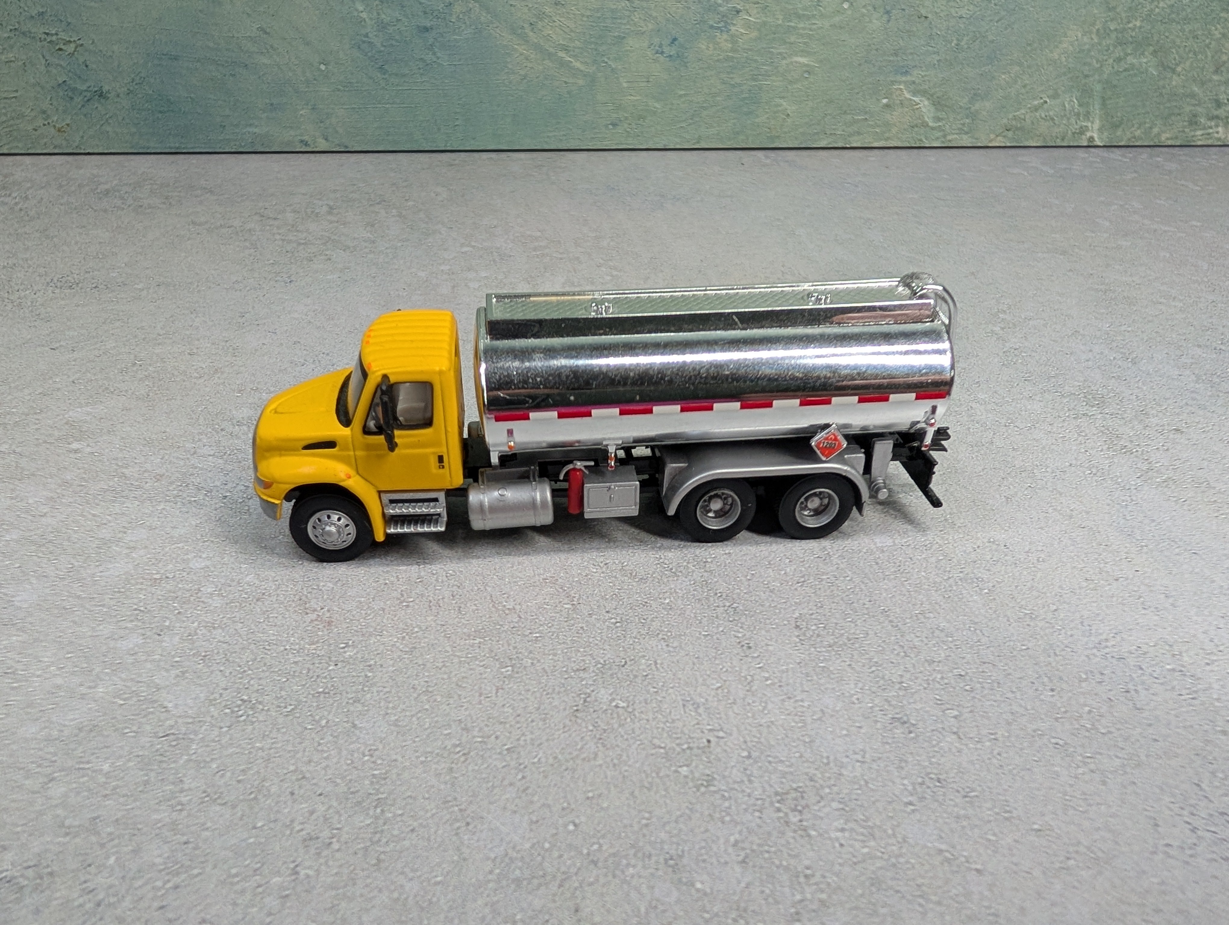 USED Boley HO Scale Yellow 7000 Series International Fuel Tanker