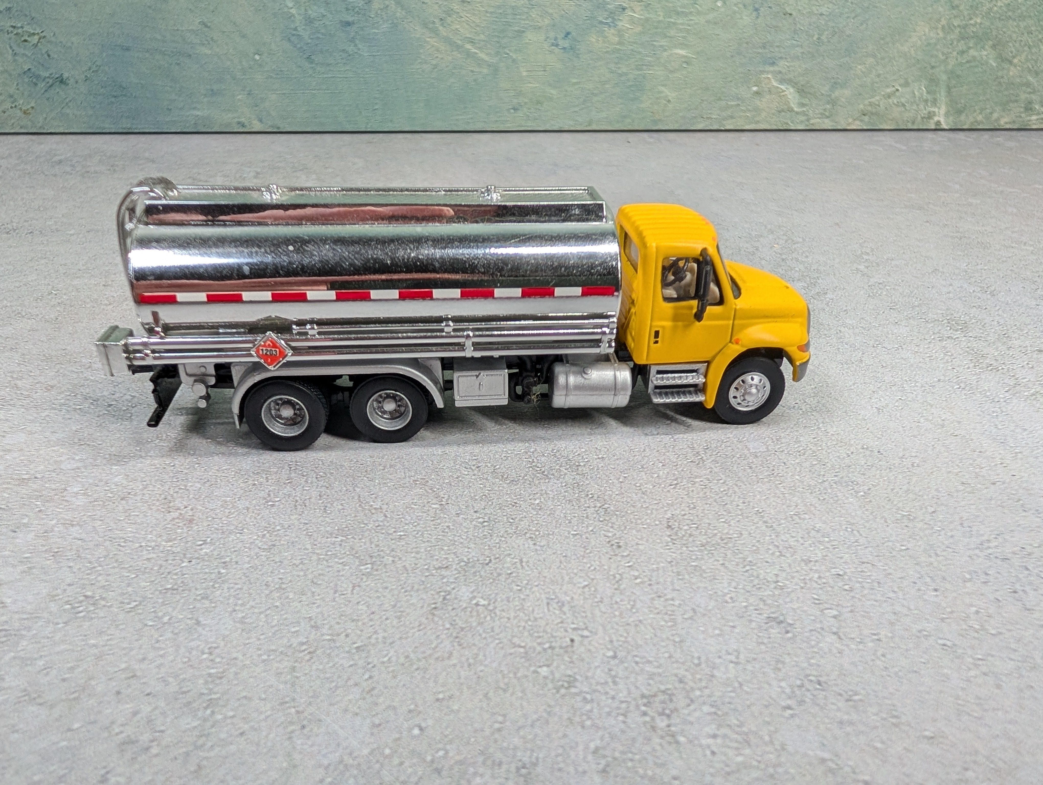 USED Boley HO Scale Yellow 7000 Series International Fuel Tanker