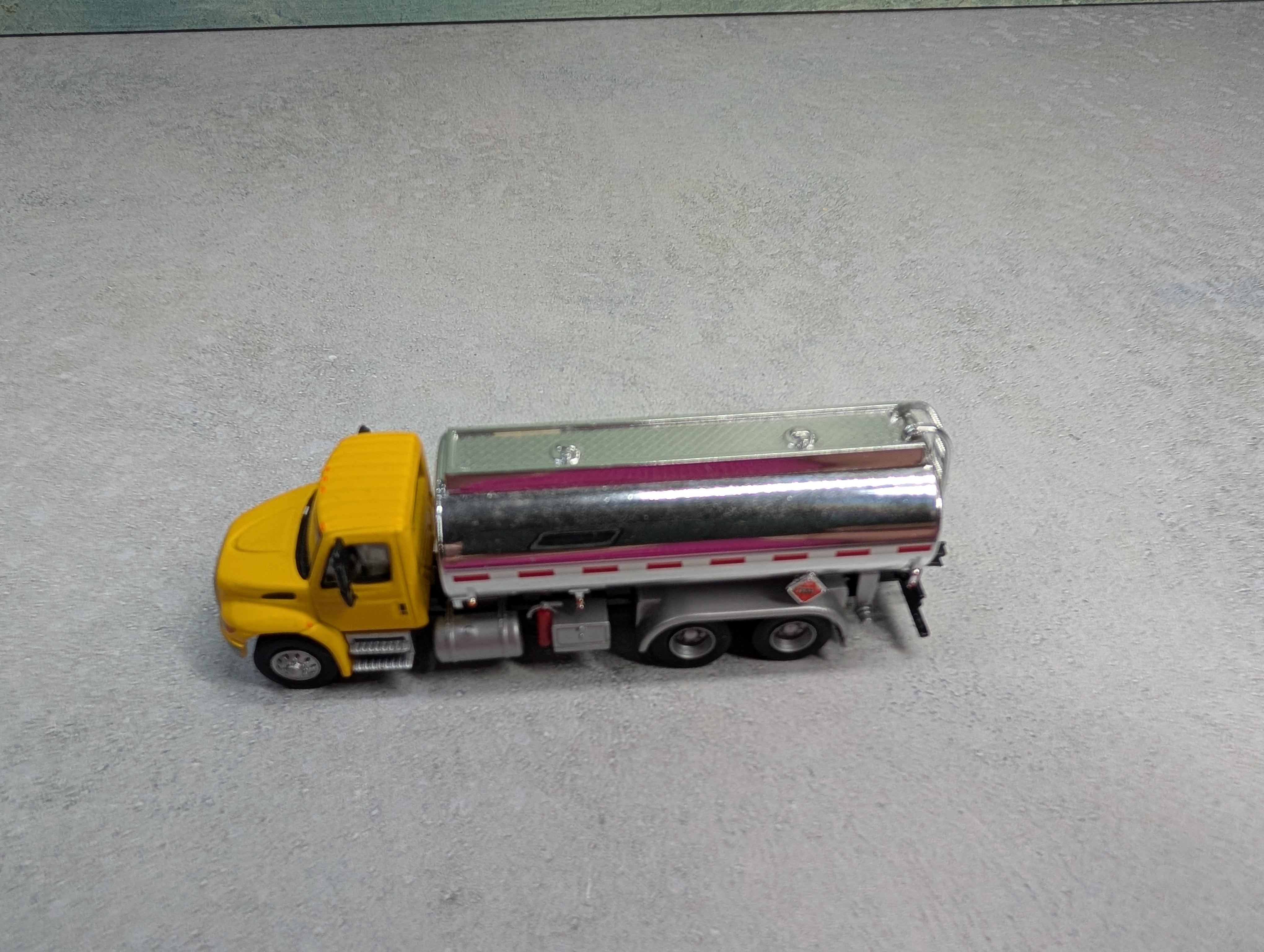 USED Boley HO Scale Yellow 7000 Series International Fuel Tanker