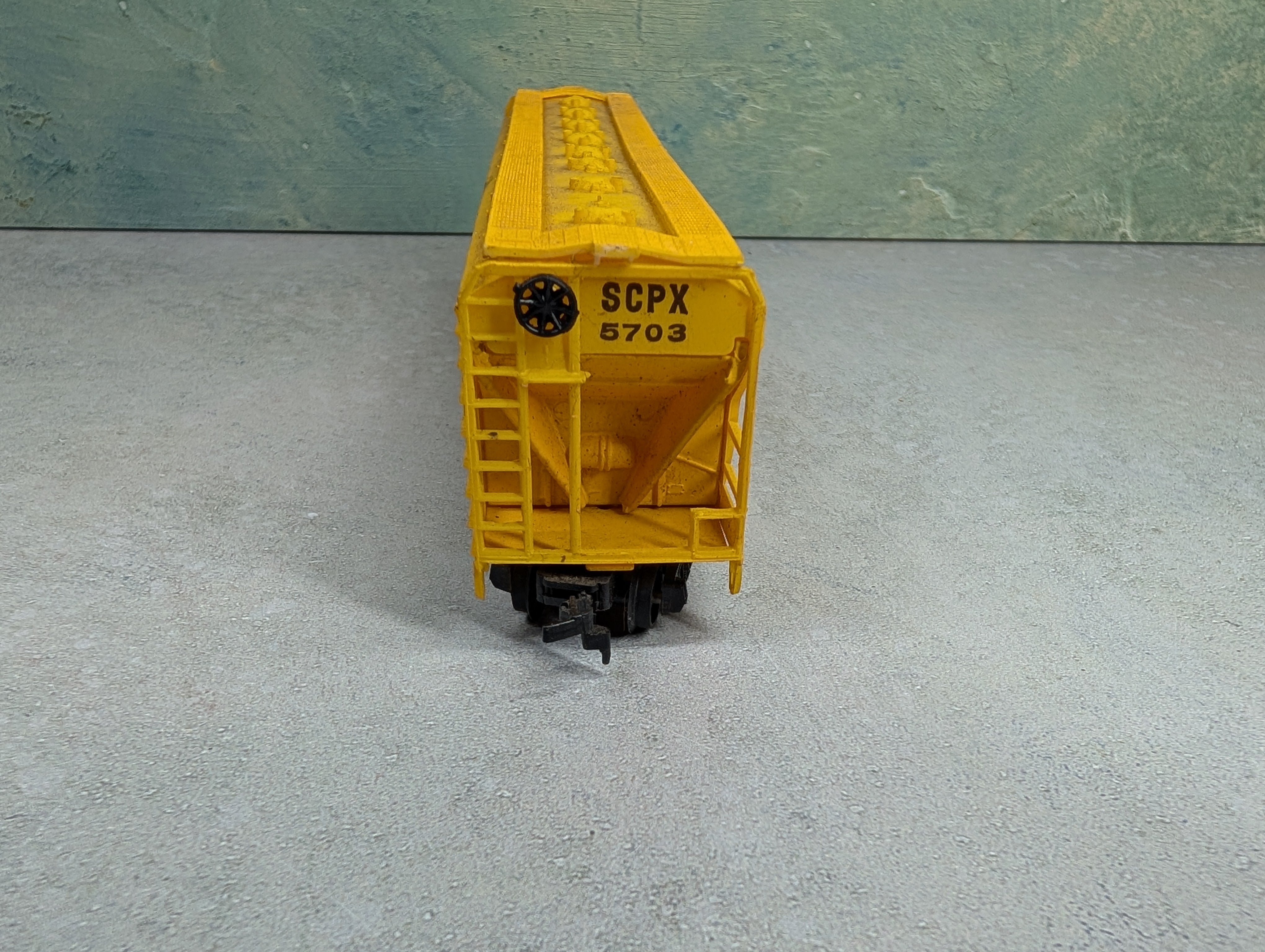 USED AHM HO Scale 4 Bay Covered Hopper Shell Plastics SCPX #5703