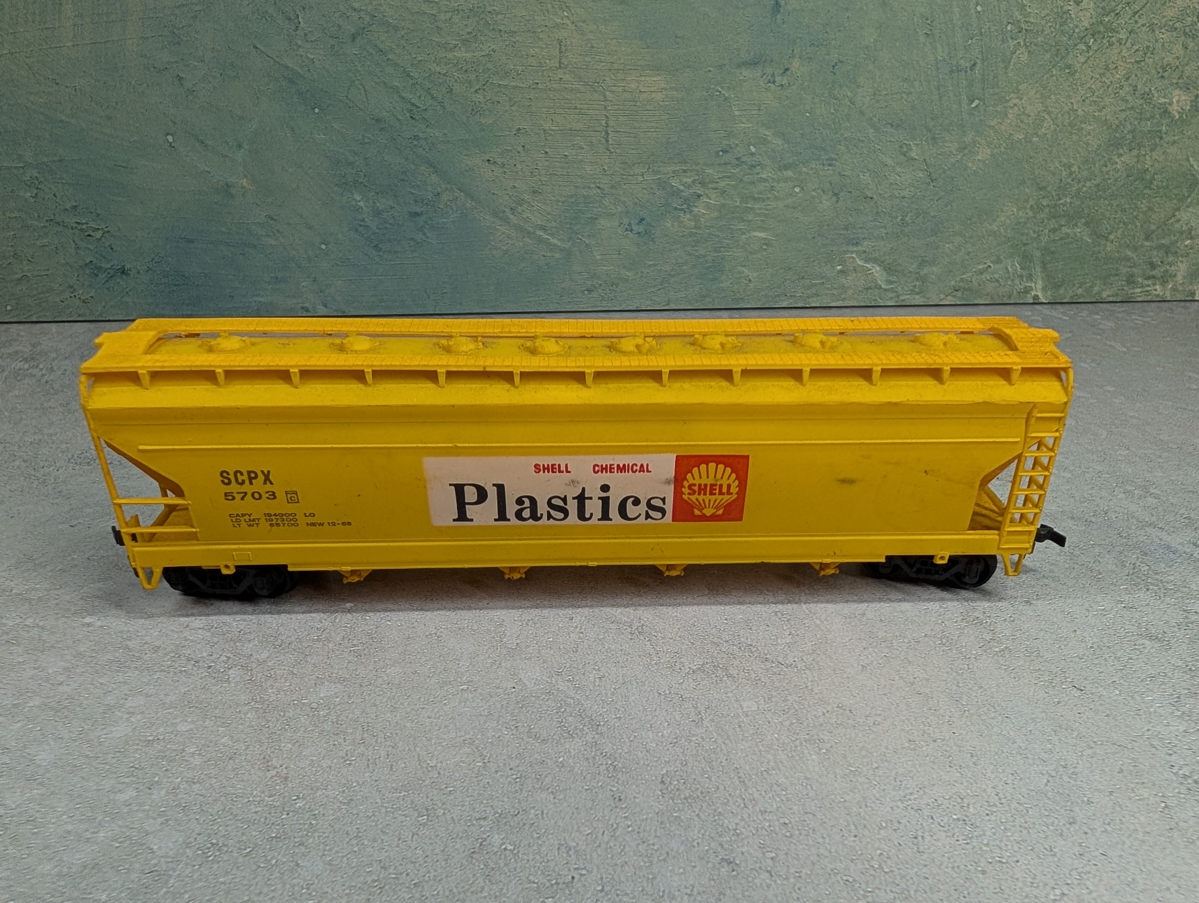 USED AHM HO Scale 4 Bay Covered Hopper Shell Plastics SCPX #5703