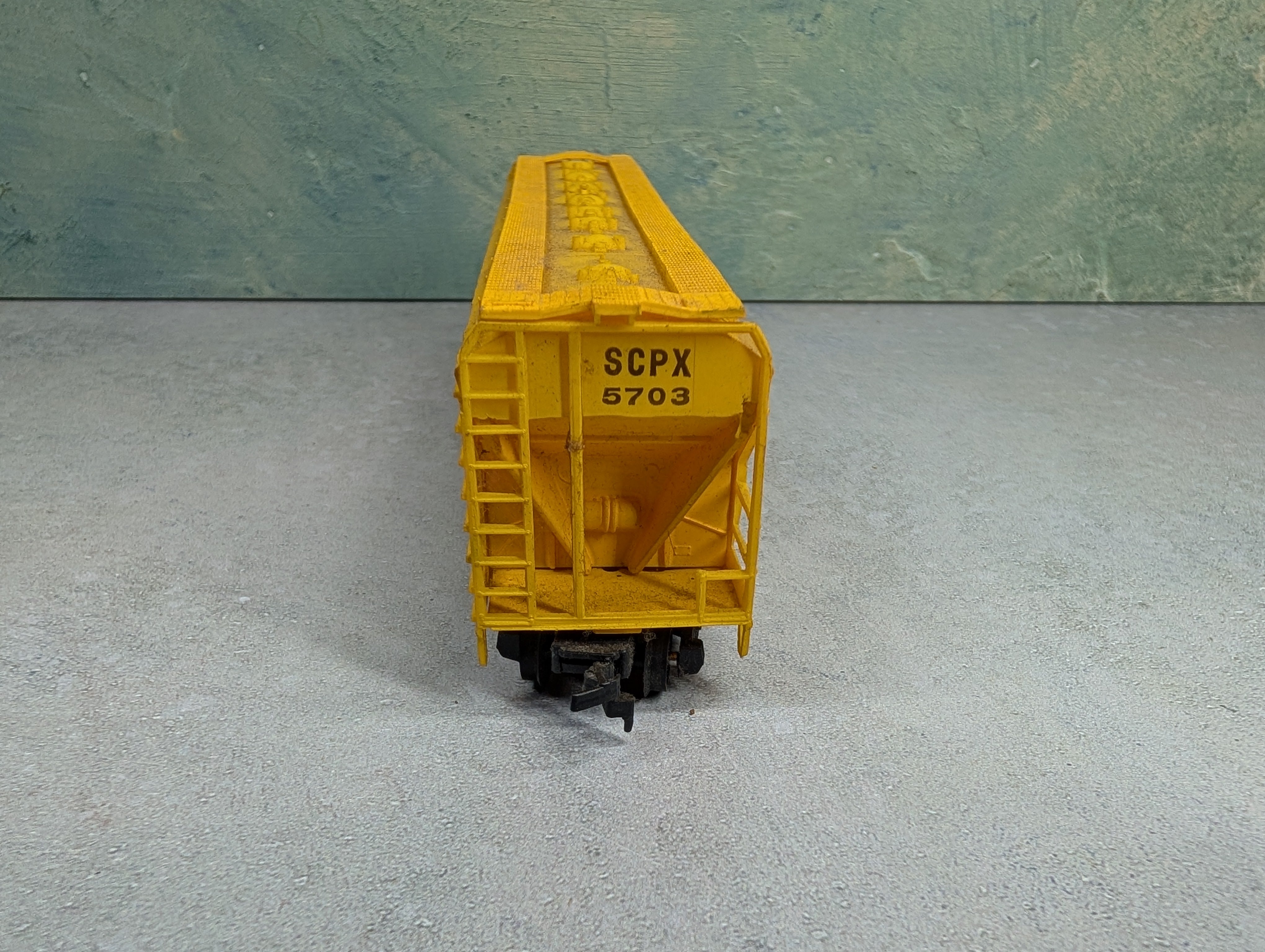 USED AHM HO Scale 4 Bay Covered Hopper Shell Plastics SCPX #5703