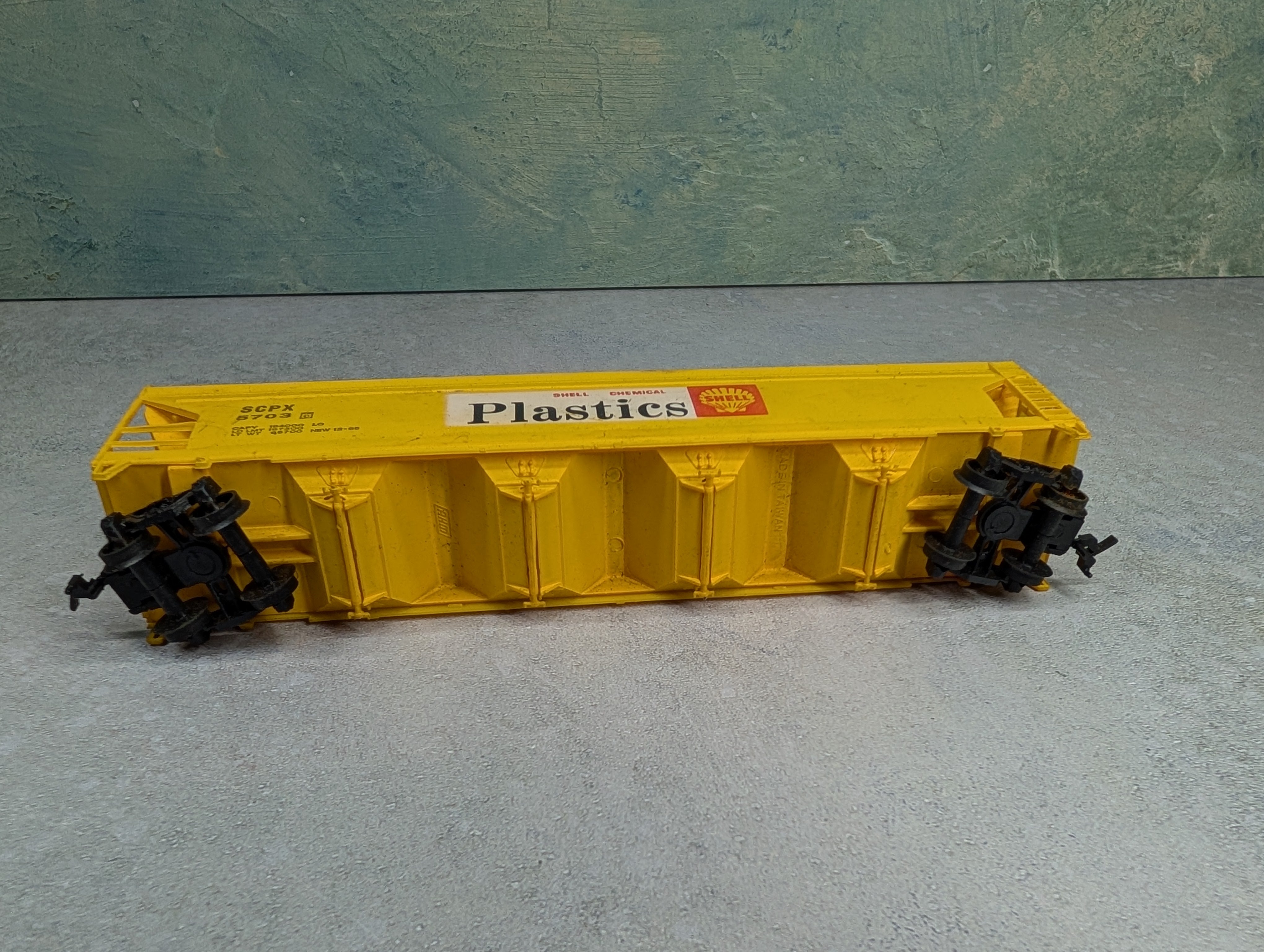 USED AHM HO Scale 4 Bay Covered Hopper Shell Plastics SCPX #5703