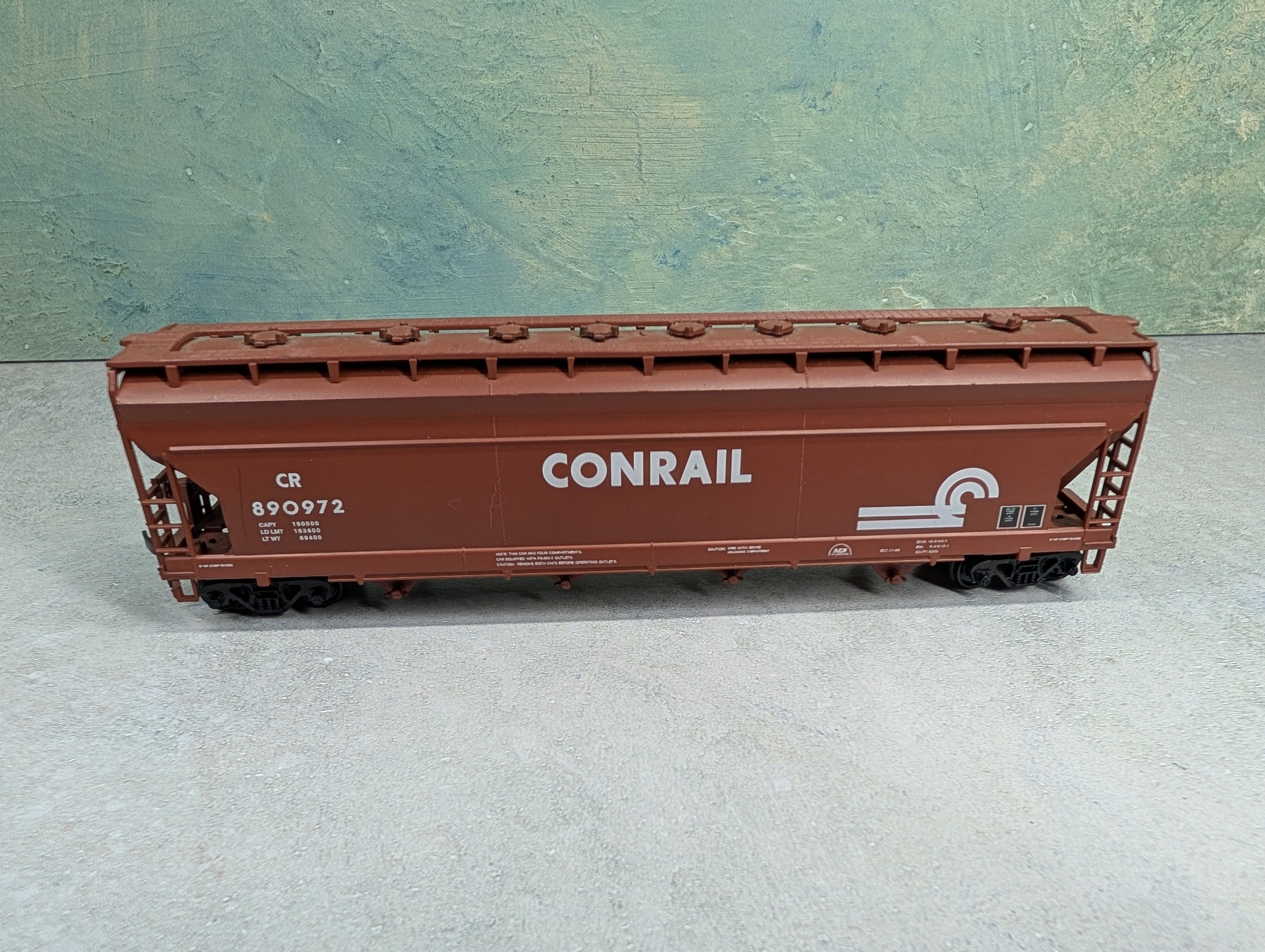 USED Athearn HO Scale 4 Bay Covered Hopper Conrail CR #890972