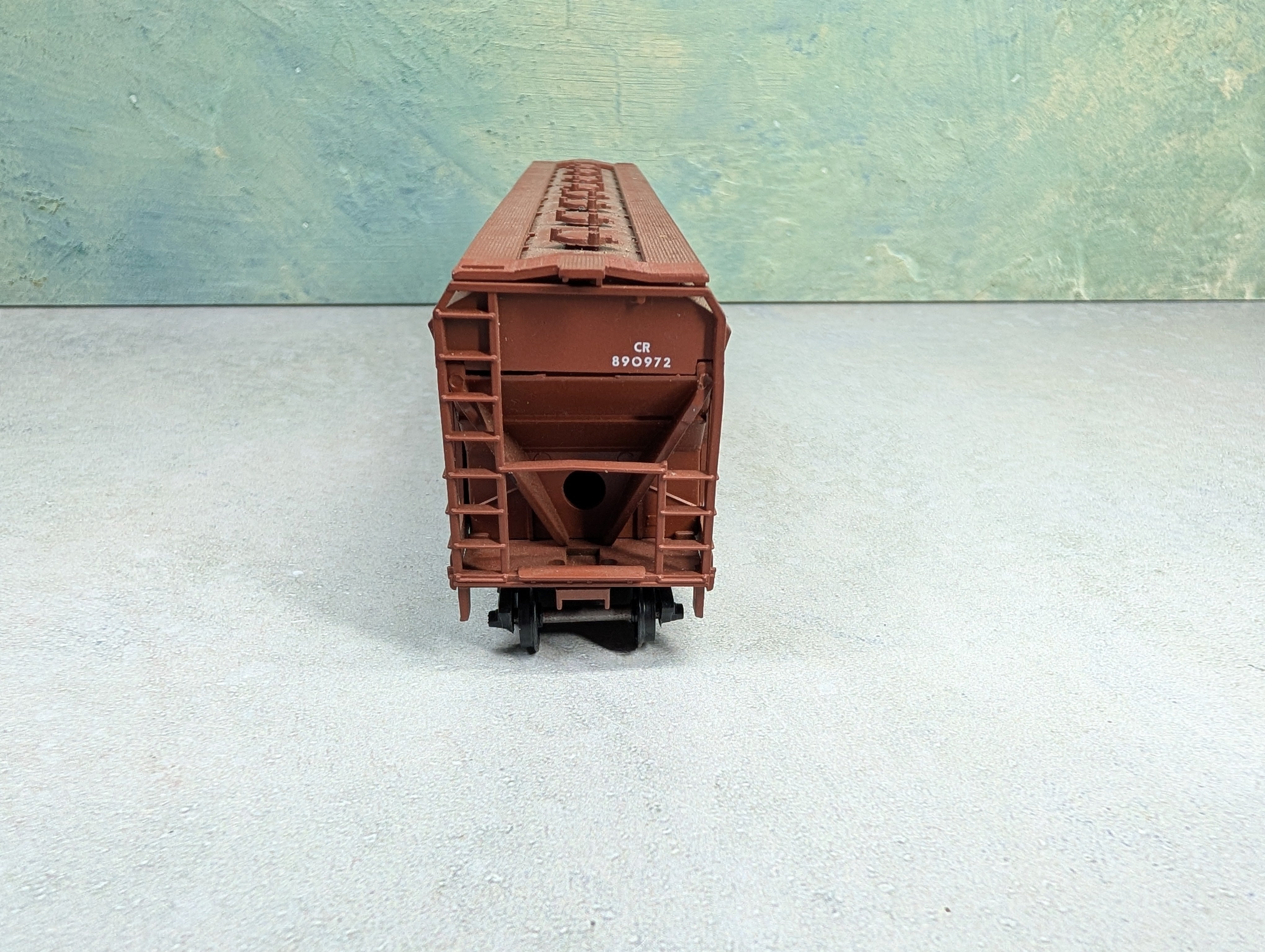 USED Athearn HO Scale 4 Bay Covered Hopper Conrail CR #890972