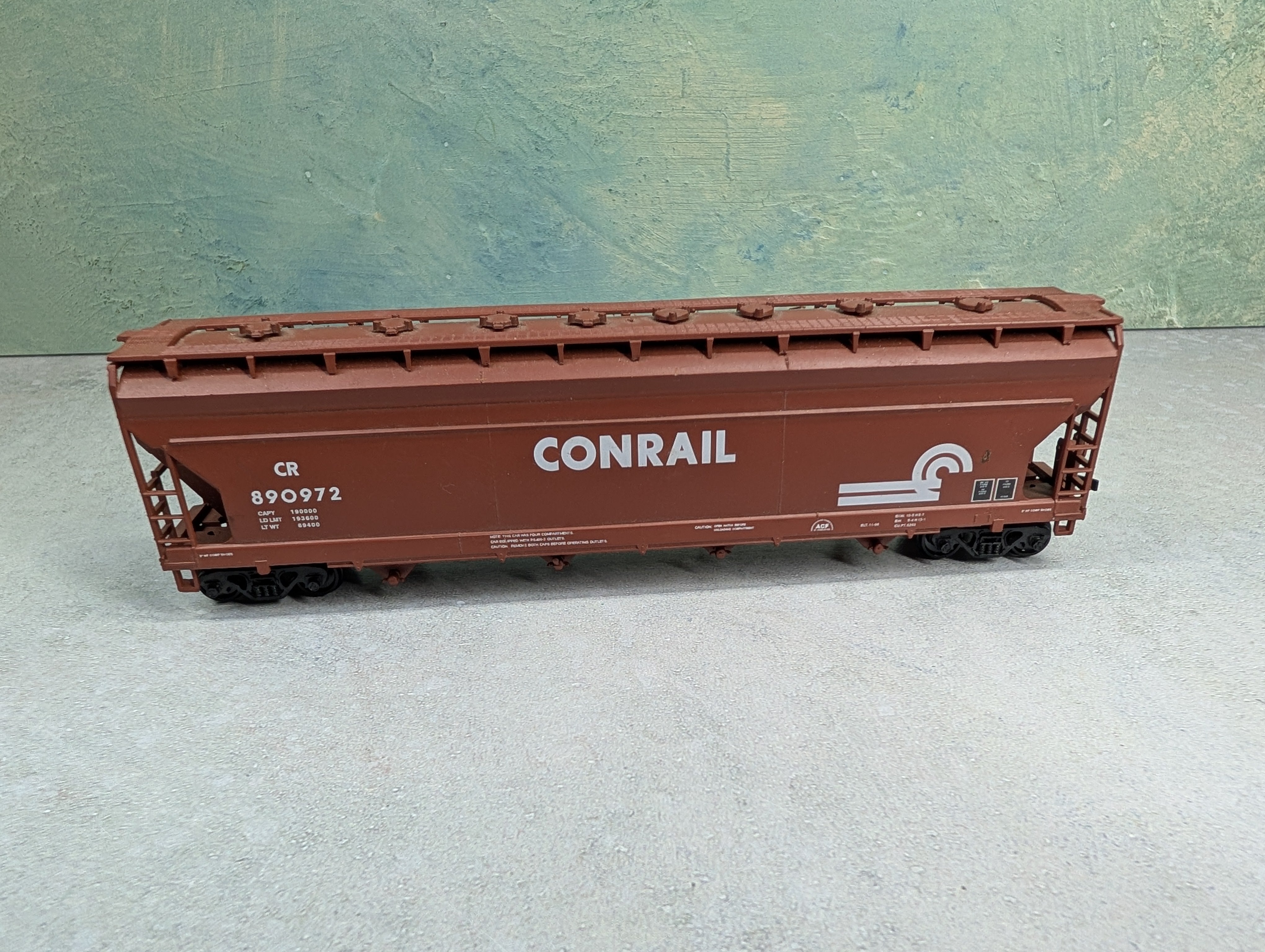 USED Athearn HO Scale 4 Bay Covered Hopper Conrail CR #890972