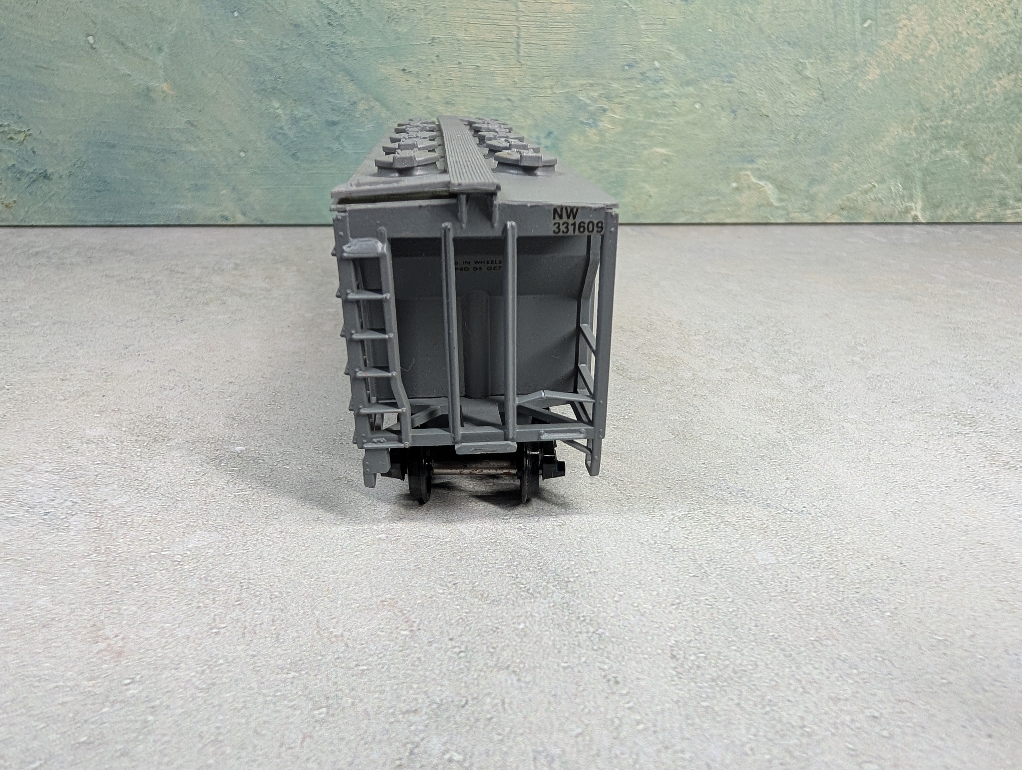 USED AHM HO Scale 3 Bay Covered Hopper Norfolk & Western NW #331609 Custom Decals